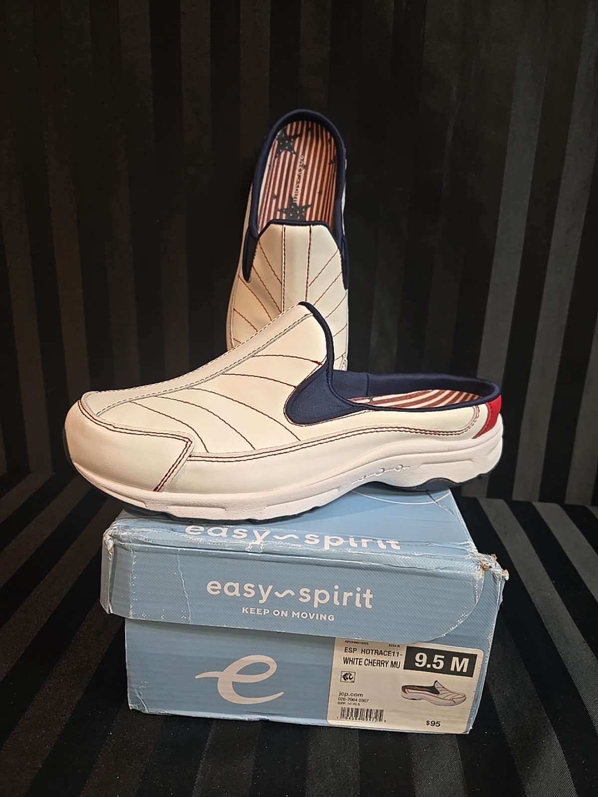 New Damaged Box Easy Spirit Women's US 9.5 Hotrace11 White Cherry Leather Mules