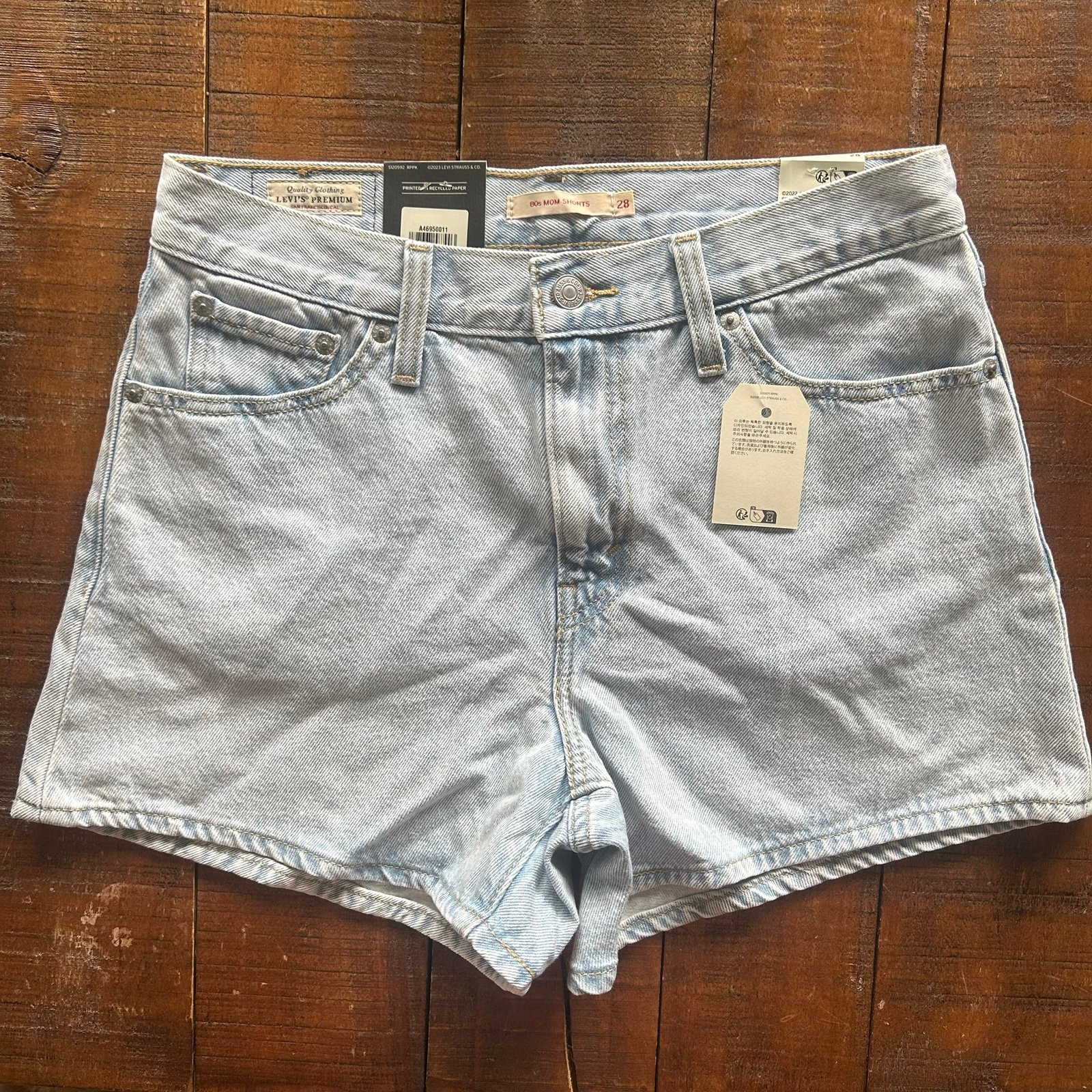 Levi’s 80’s Mom Shorts High Rise Denim Jeans Size 28