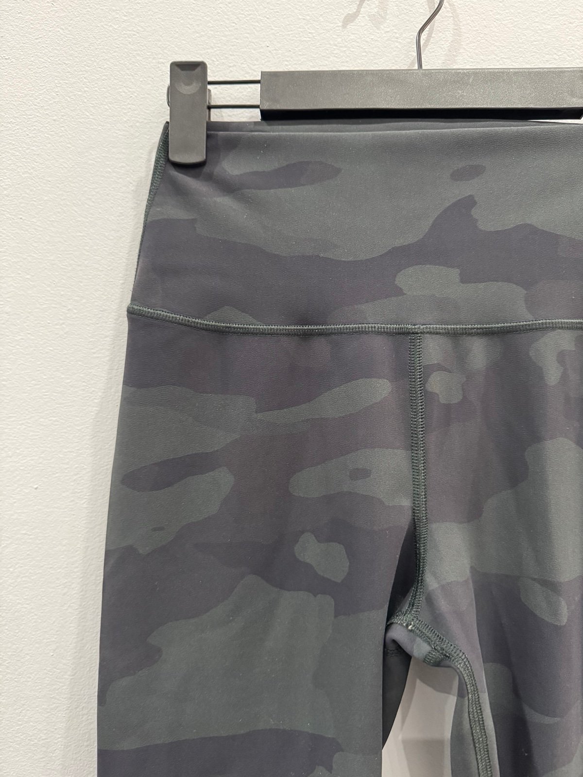 Alo Leggings. Small. Camo. No flaws. 29” inseam.