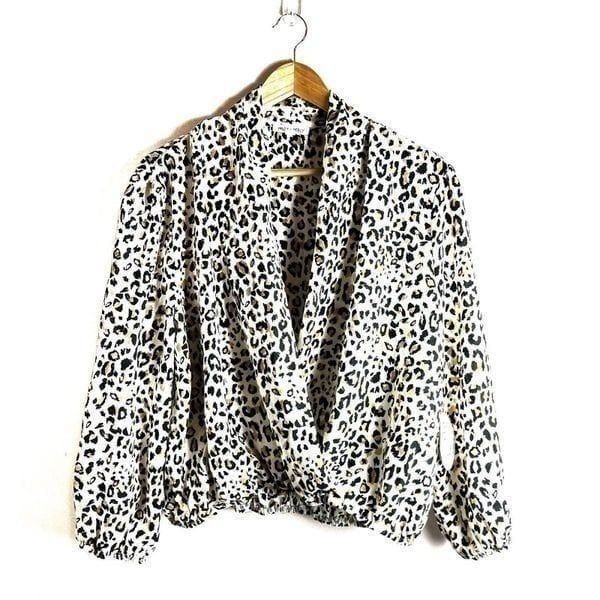 NWT Miley + Molly Leopard Surplice Long Sleeve Top Size Large