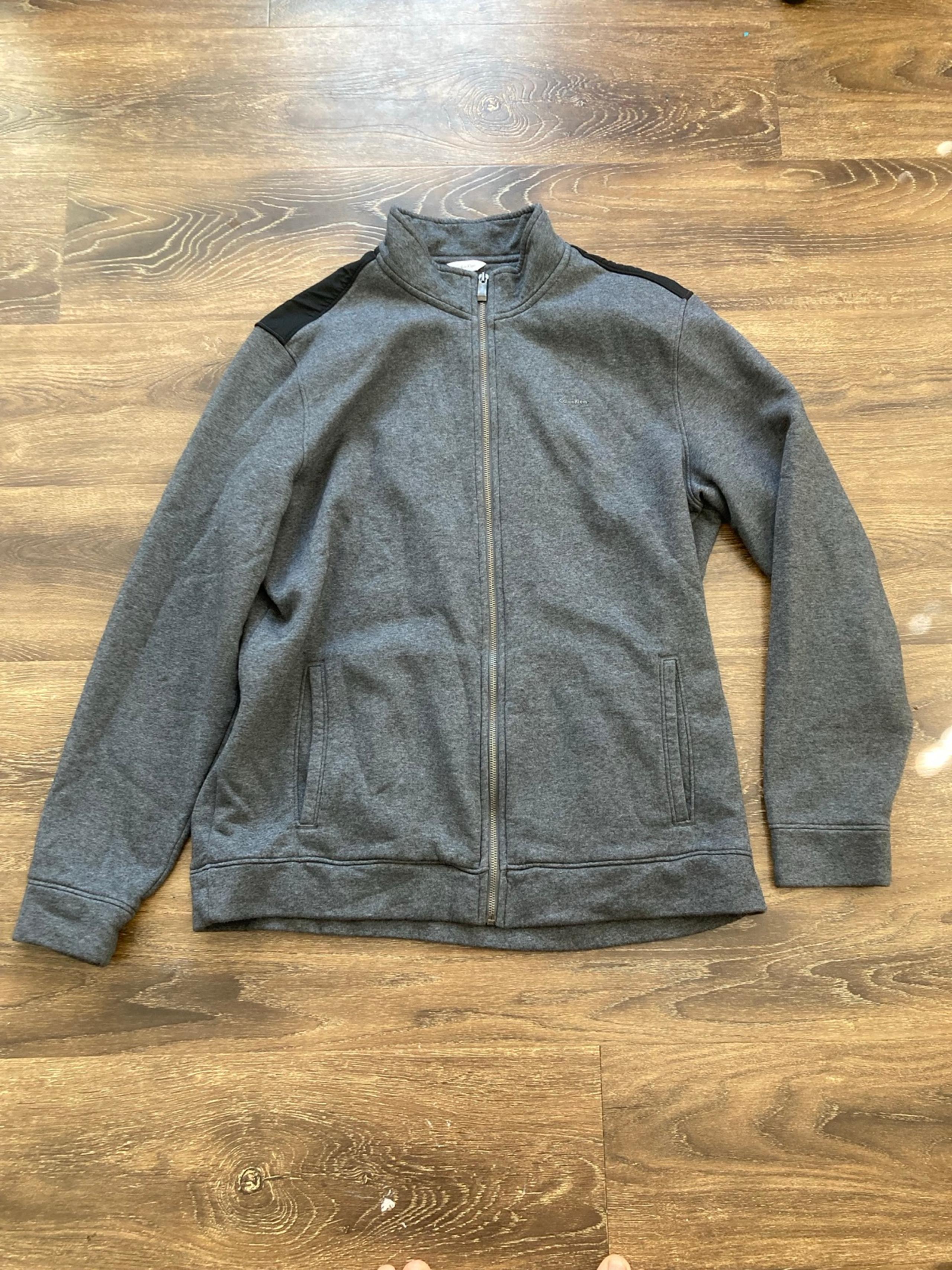 Calvin Klein Men’s Gray LS Zip Up Sweatshirt Size X-Large Gray Black Shoulder