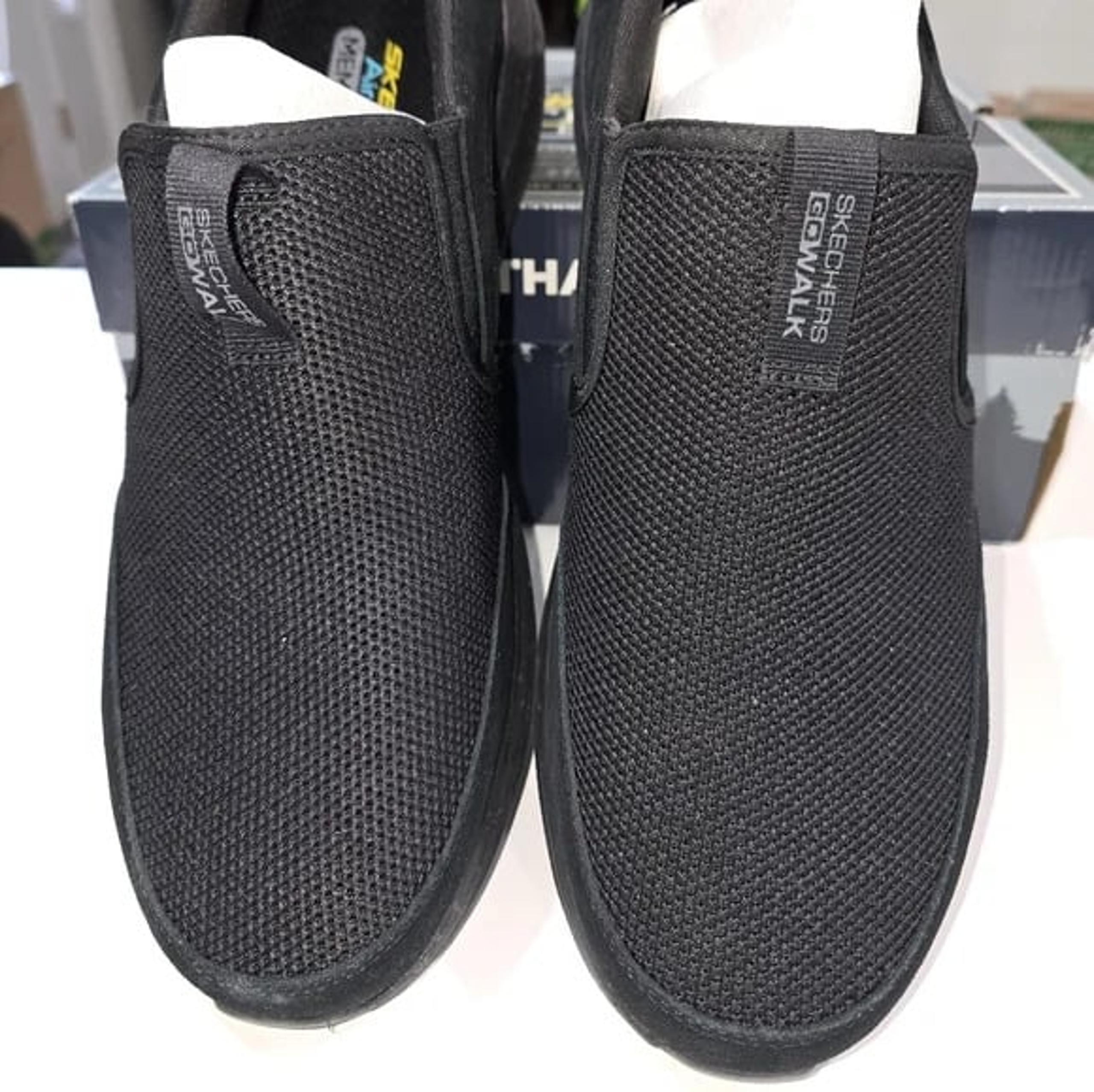 Skechers Men's Size 9.5 Go Walk Outdoor-Athletic Slip On Trail Hiking Shoes  NIB