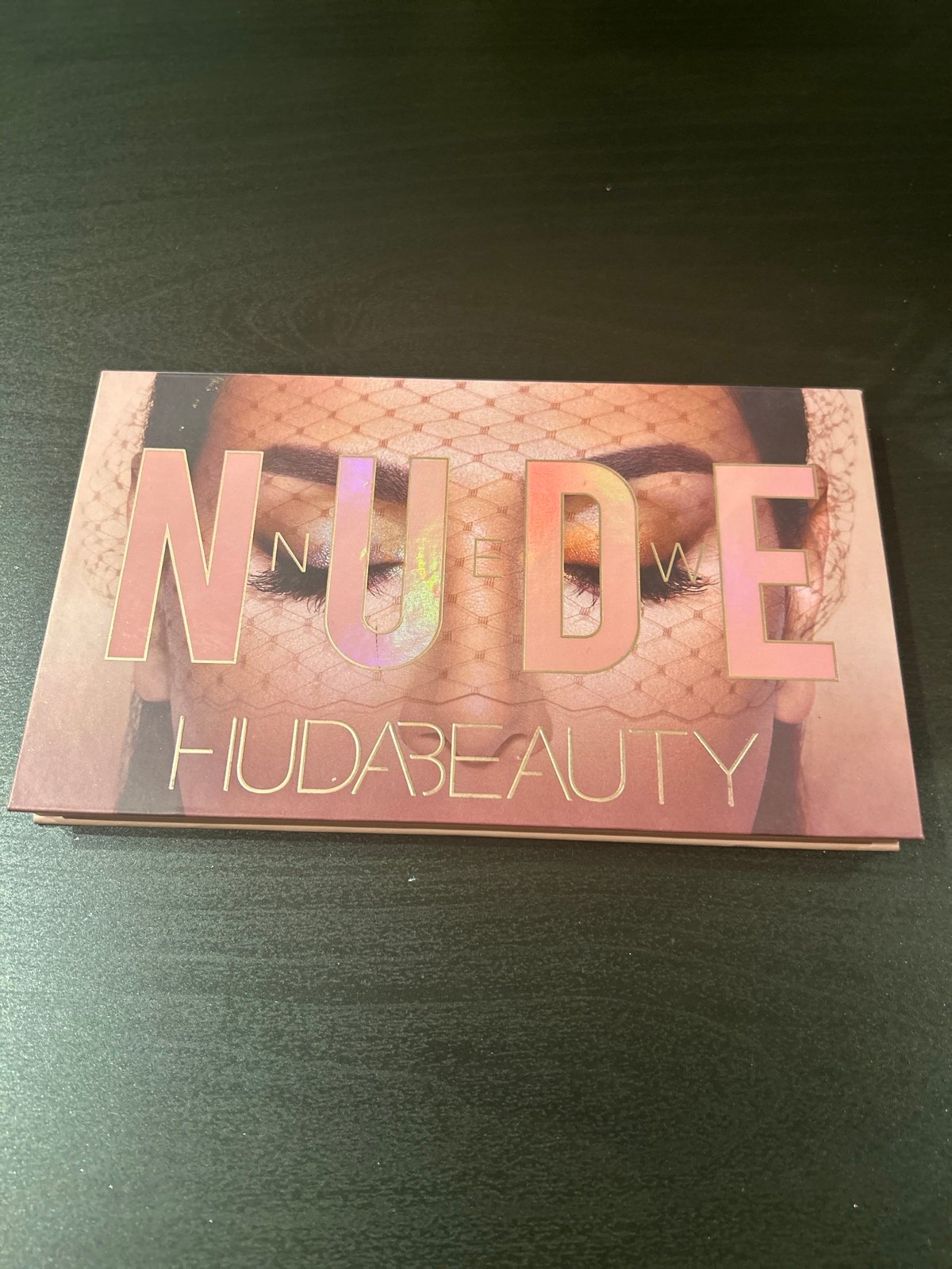 Huda Beauty Nude palette