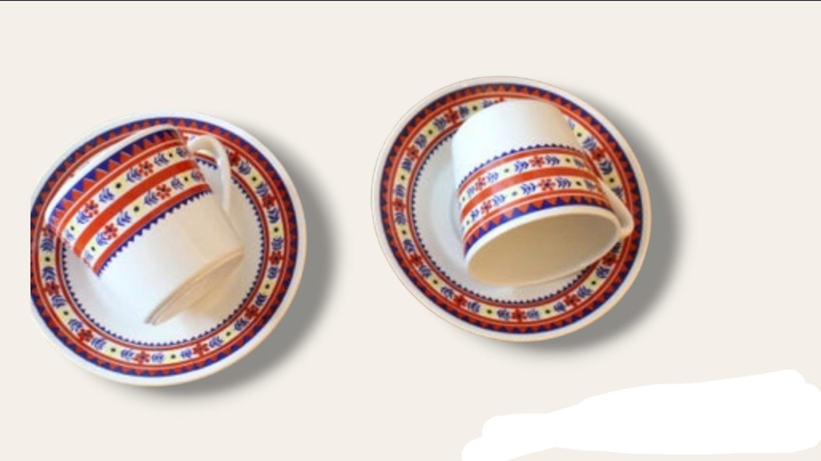 RARE vintage ARABIA Finland set of 4 tea/coffee cups and saucers.