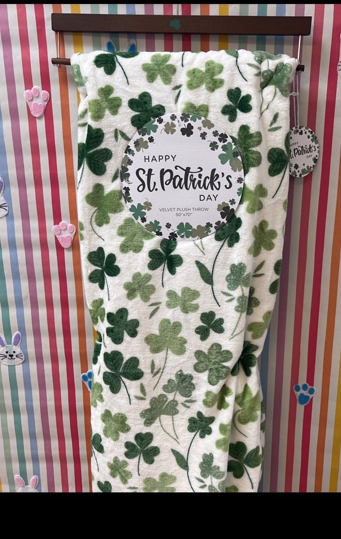 St Patricks Day Watercolor Shamrock Clover Pattern Plush Throw Blanket