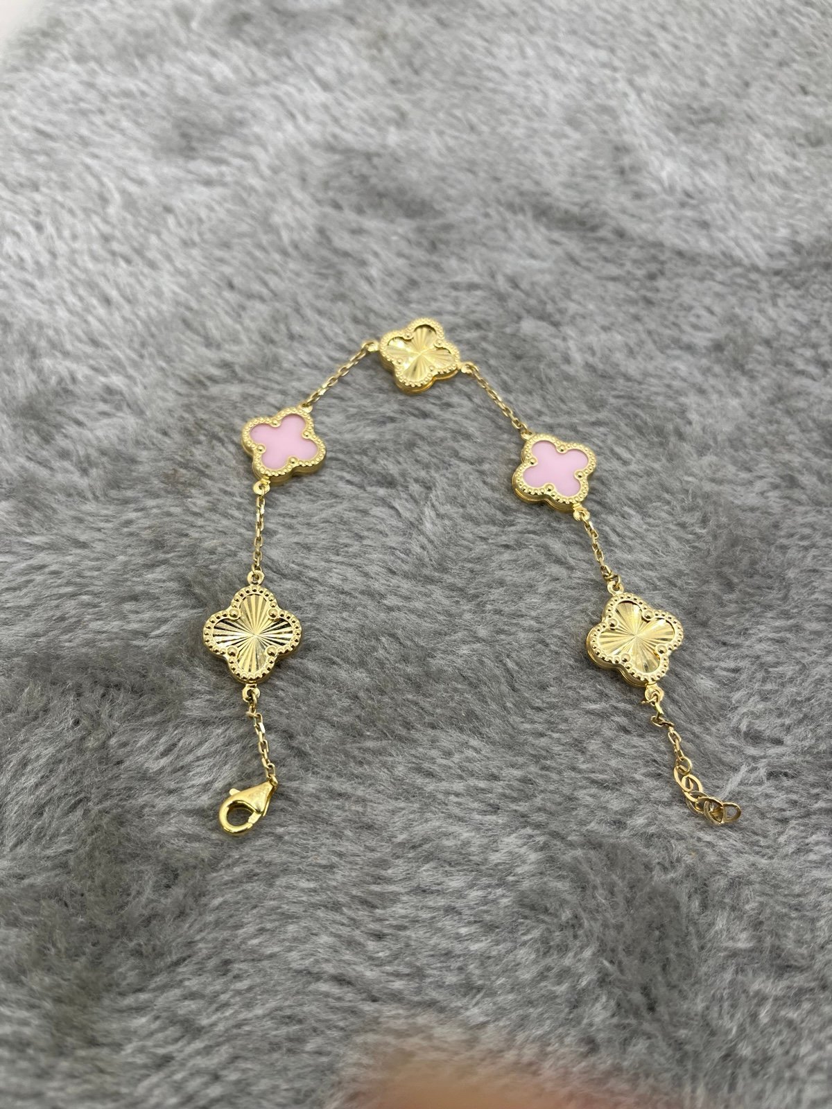 Brand new 10K Clover Bracelet