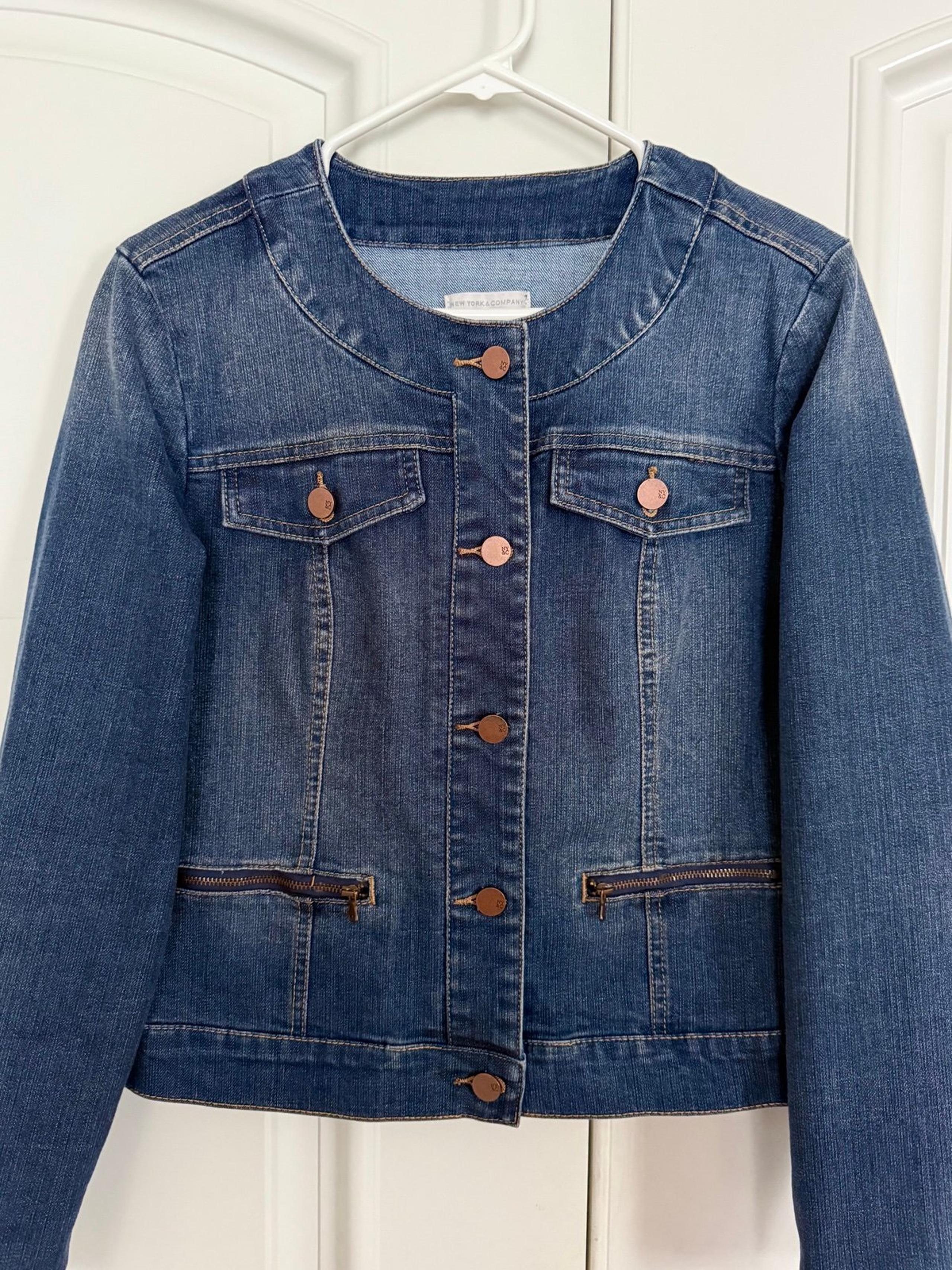 Stylish Women's Denim Jacket - Size
Small -