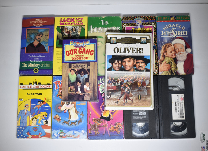 Lot of 12 Kids Movies in VHS, Preowned in good condition