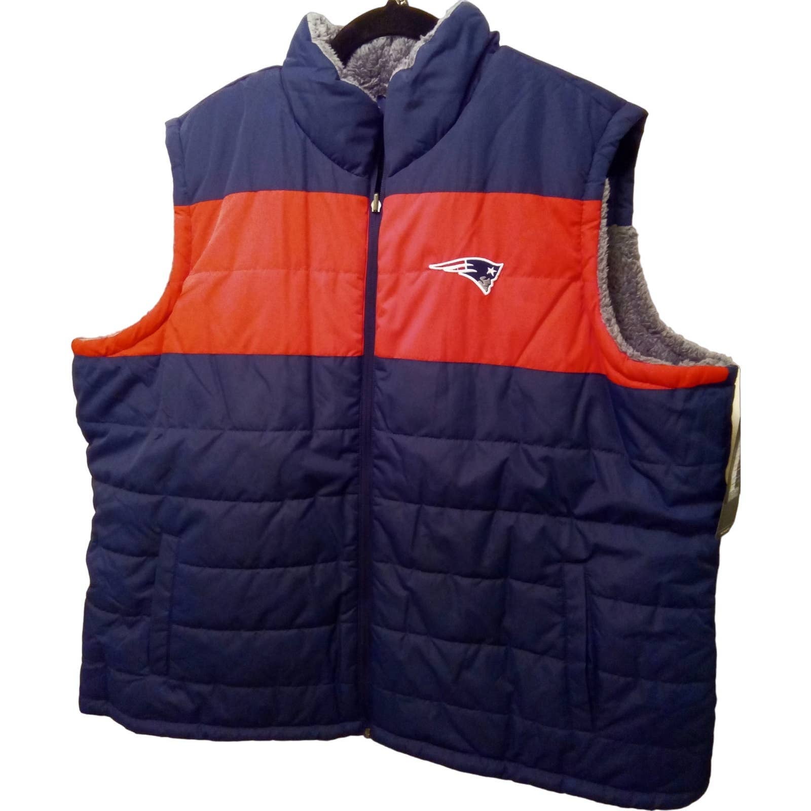 NFL Team Apparel Women’s Patriots Reversible Puffer Sherpa Vest Size 4XL
