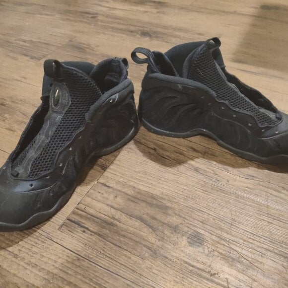 Nike Air Foamposite Stealth Premium Triple Black Boys High Top Sneakers Size 7Y