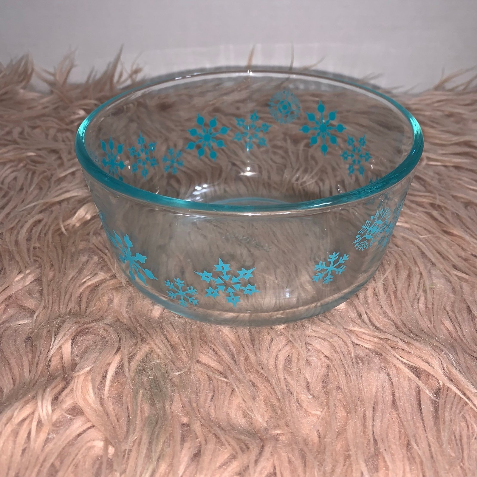 PYREX SNOWFLAKE Storage Dish Winter Holiday - Clear with Tiffany Blue / Turquois