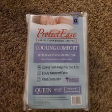 Cooling fitted mattress protector