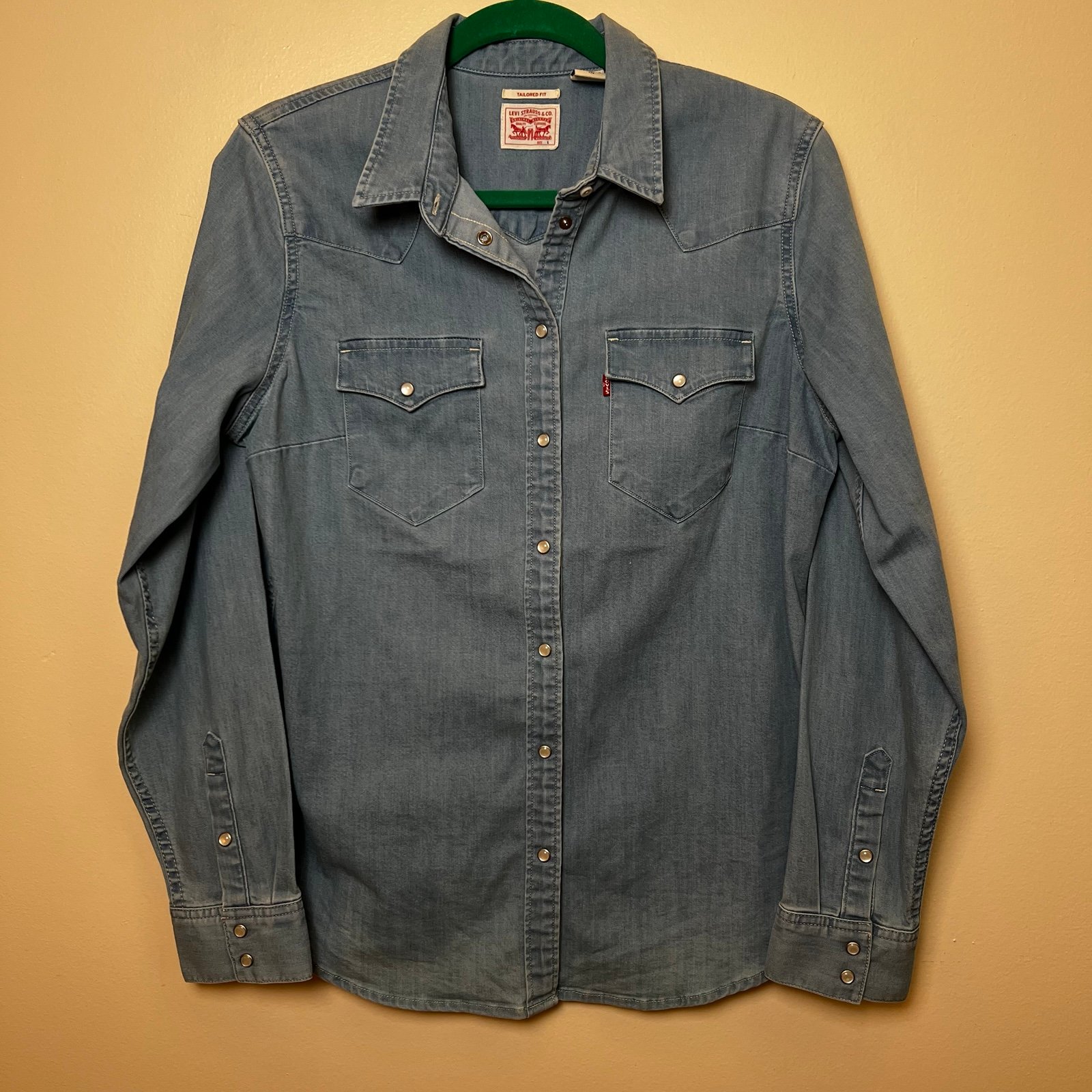 LEVI’S ICONIC WESTERN DENIM SHIRT Button-Up Size Large Pearl Snap Buttons