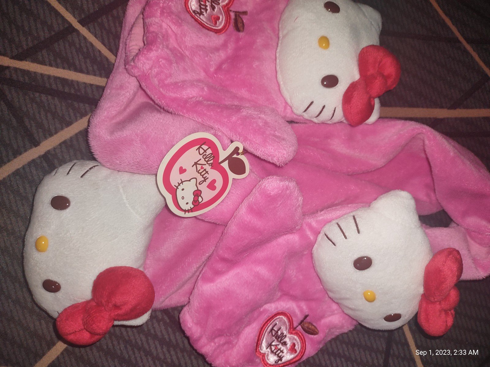 Nwt Hello kitty Sanrio kawaii gloves and Scarf set