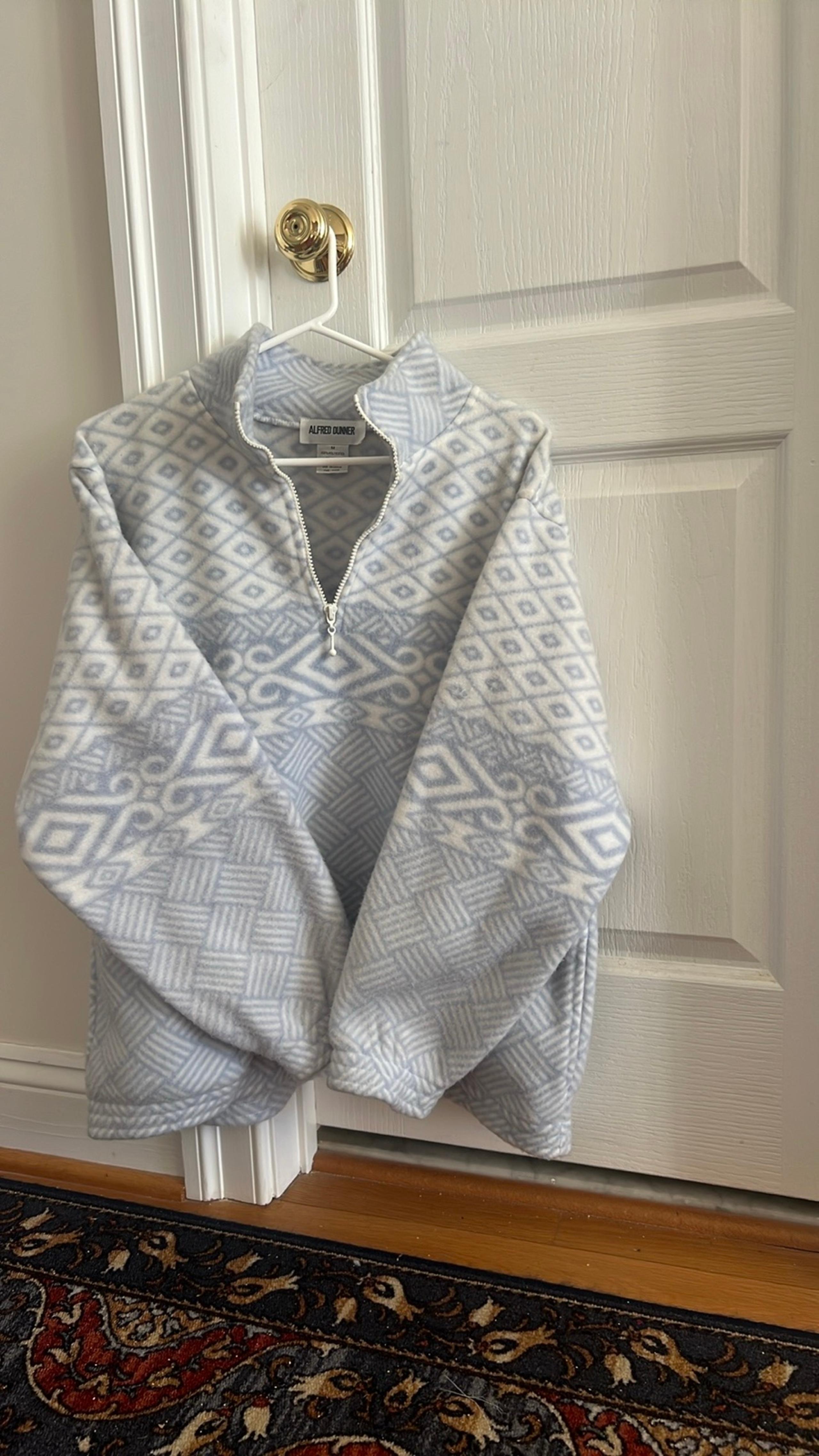 NWOT Womens Alfred Dunner Fleece Pullover: Size M