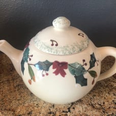 Hartstone NWOT Xlarge Christmas Garland collection Holiday teapot