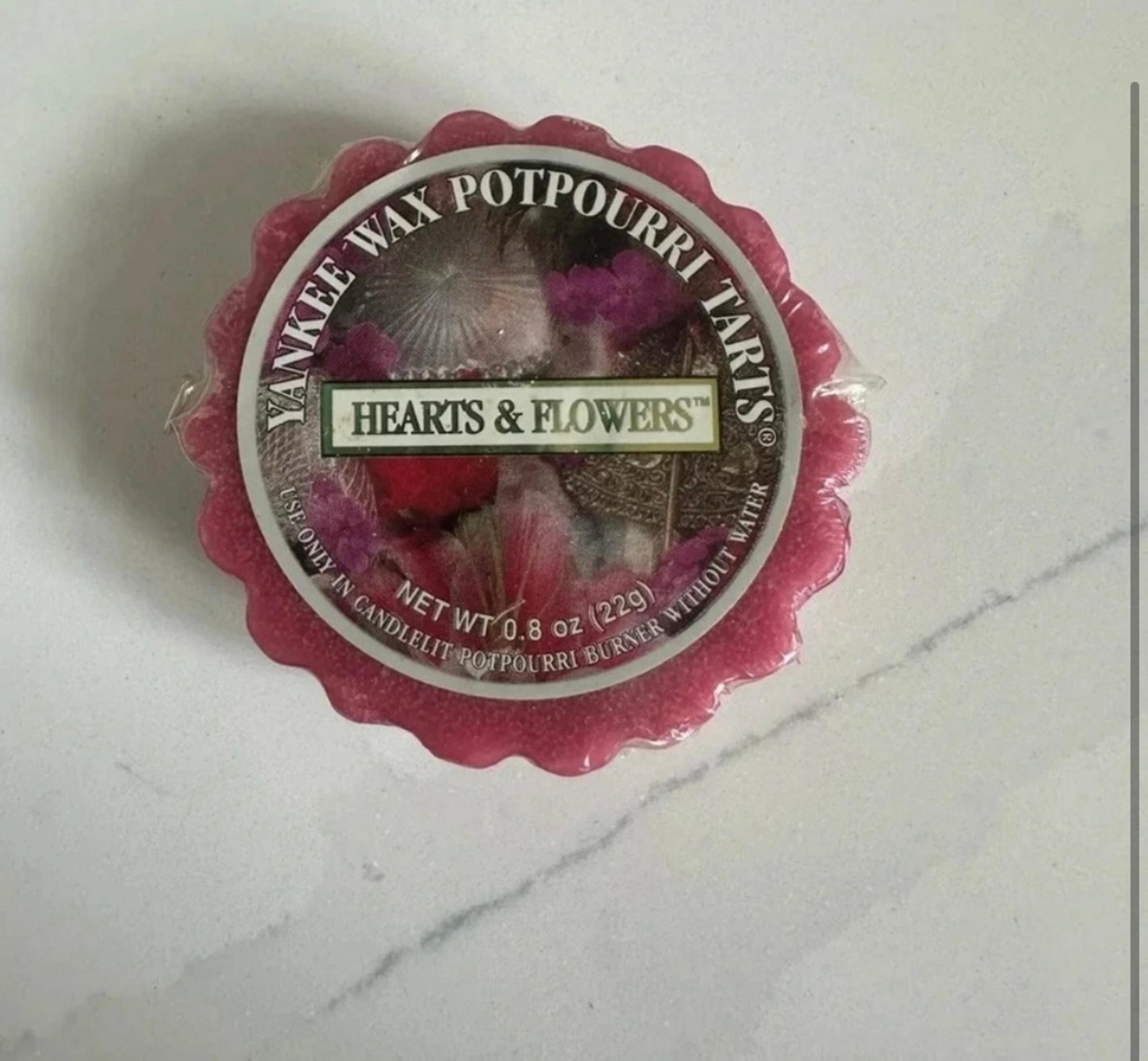 Yankee Candle - VINTAGE WAX
POTPOURRI TART - 0.8 oz. - Hearts & Flowers Scent