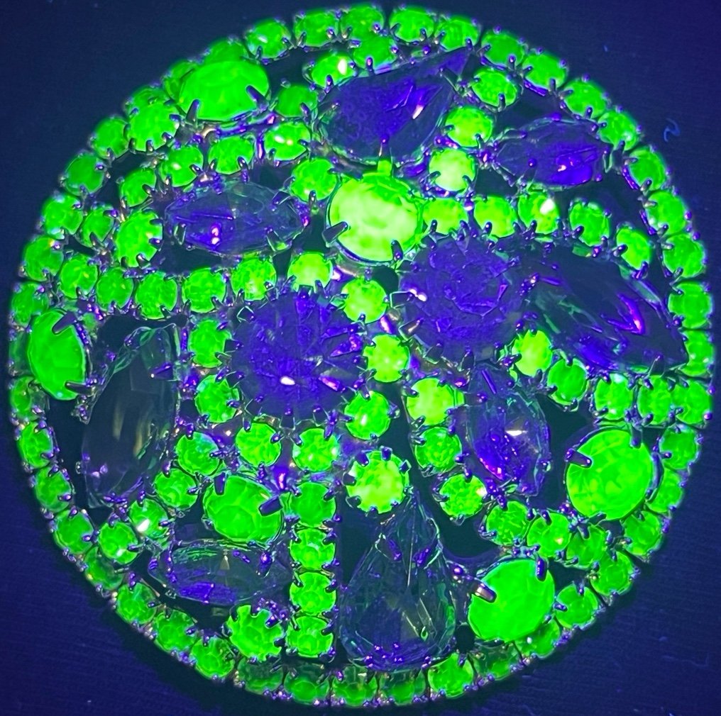 Uranium Glass Weiss Brooch