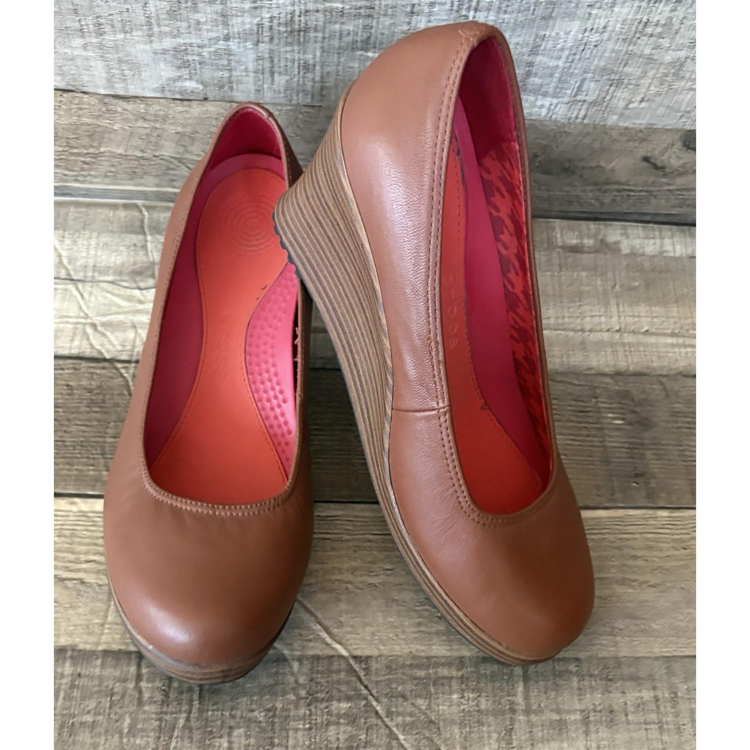 Crocs Wedge Womens Size 7 A-Leigh Closed Toe Pump Brown