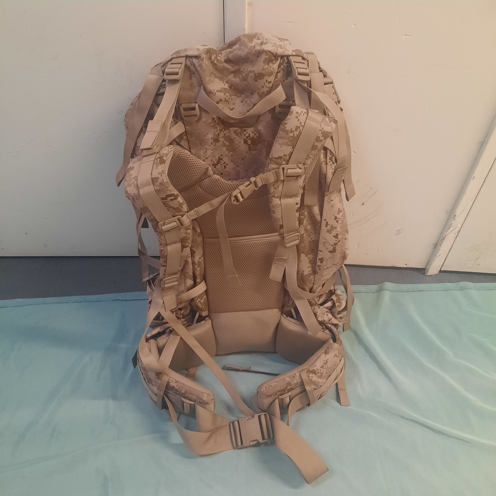 AOR1 MYSTERY RANCH MEDIUM BACKPACK