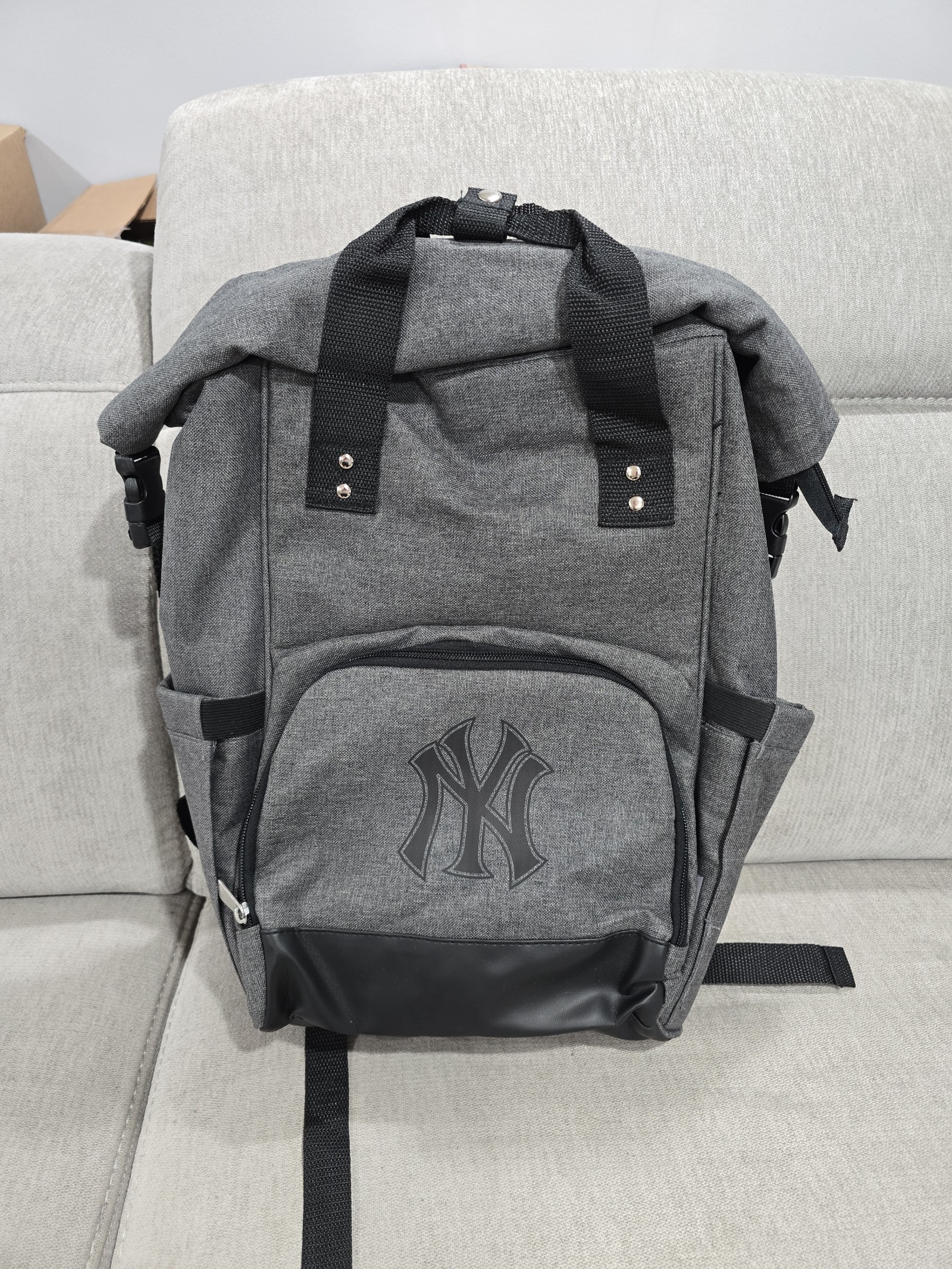 Oniva Picnic Time New York Yankees backpack cooler with roll top