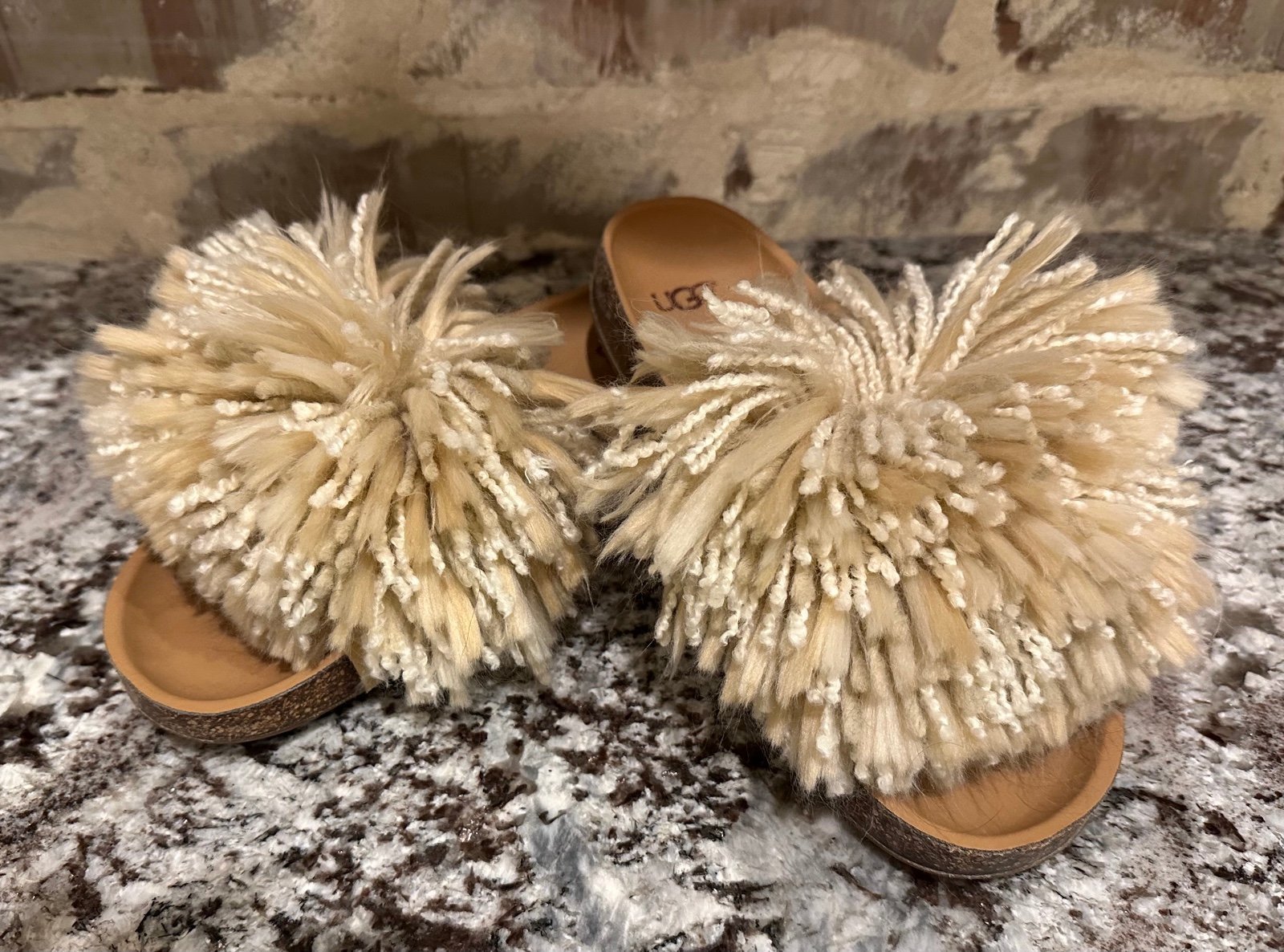 Ugg Cindi Slide NEW! Size 8