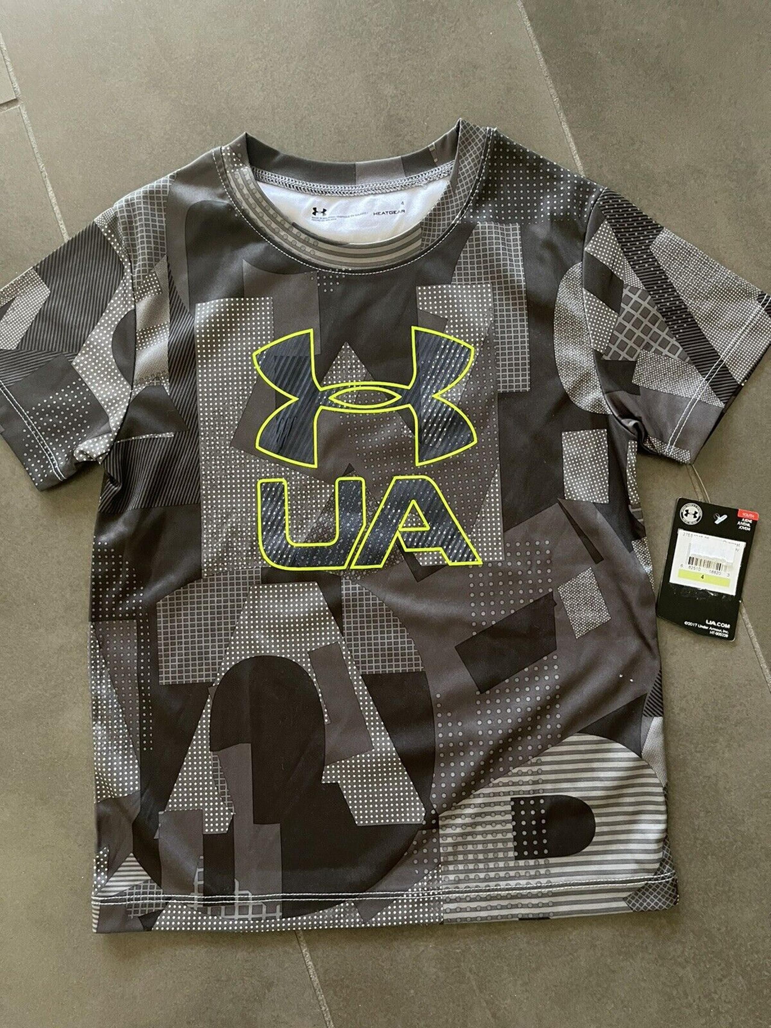 Boys T Shirt Top Size 4 Gray Heatgear Logo brand new - Under Armour