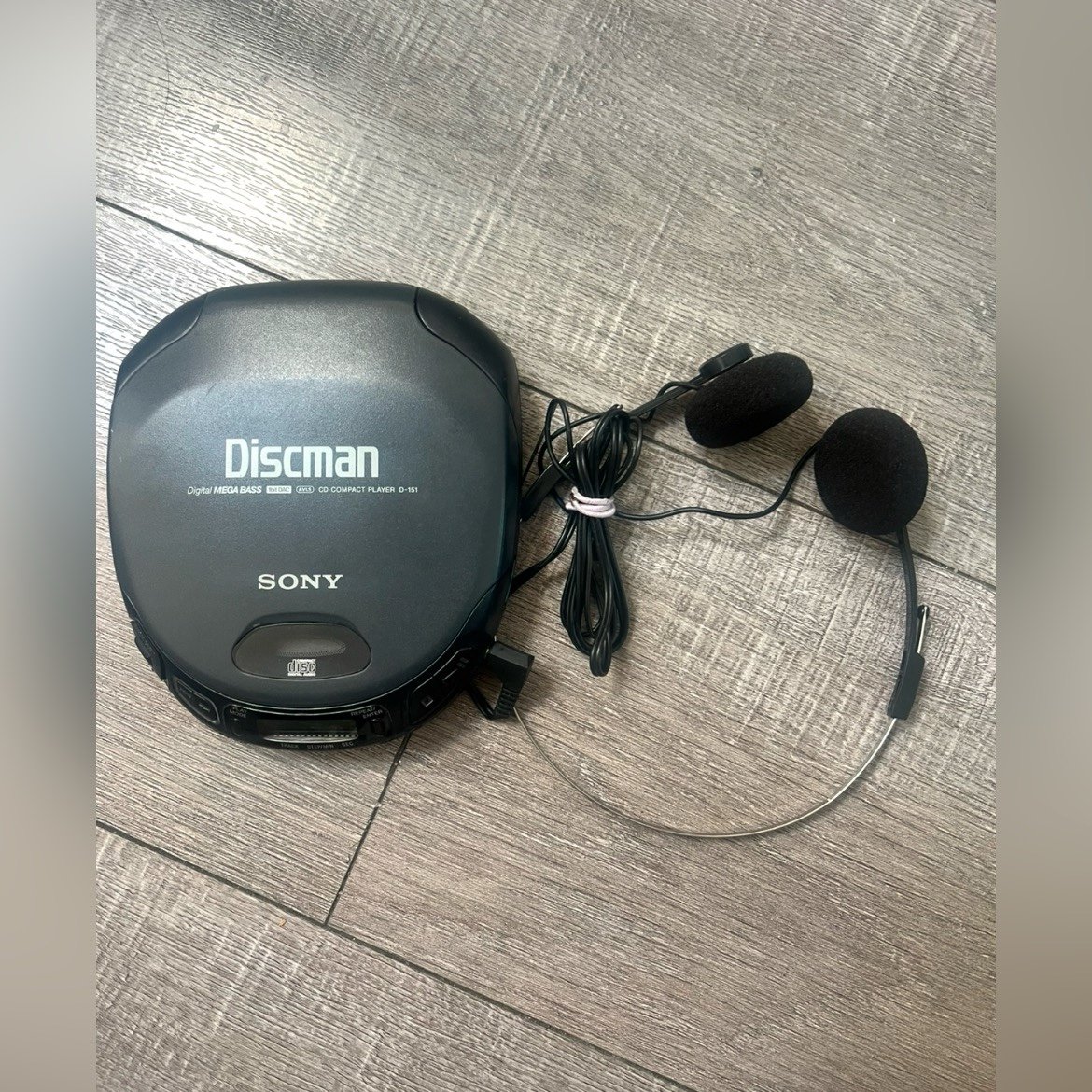 Sony - Discman D-151 - Digital Mega Bass Portable CD Player *TESTED