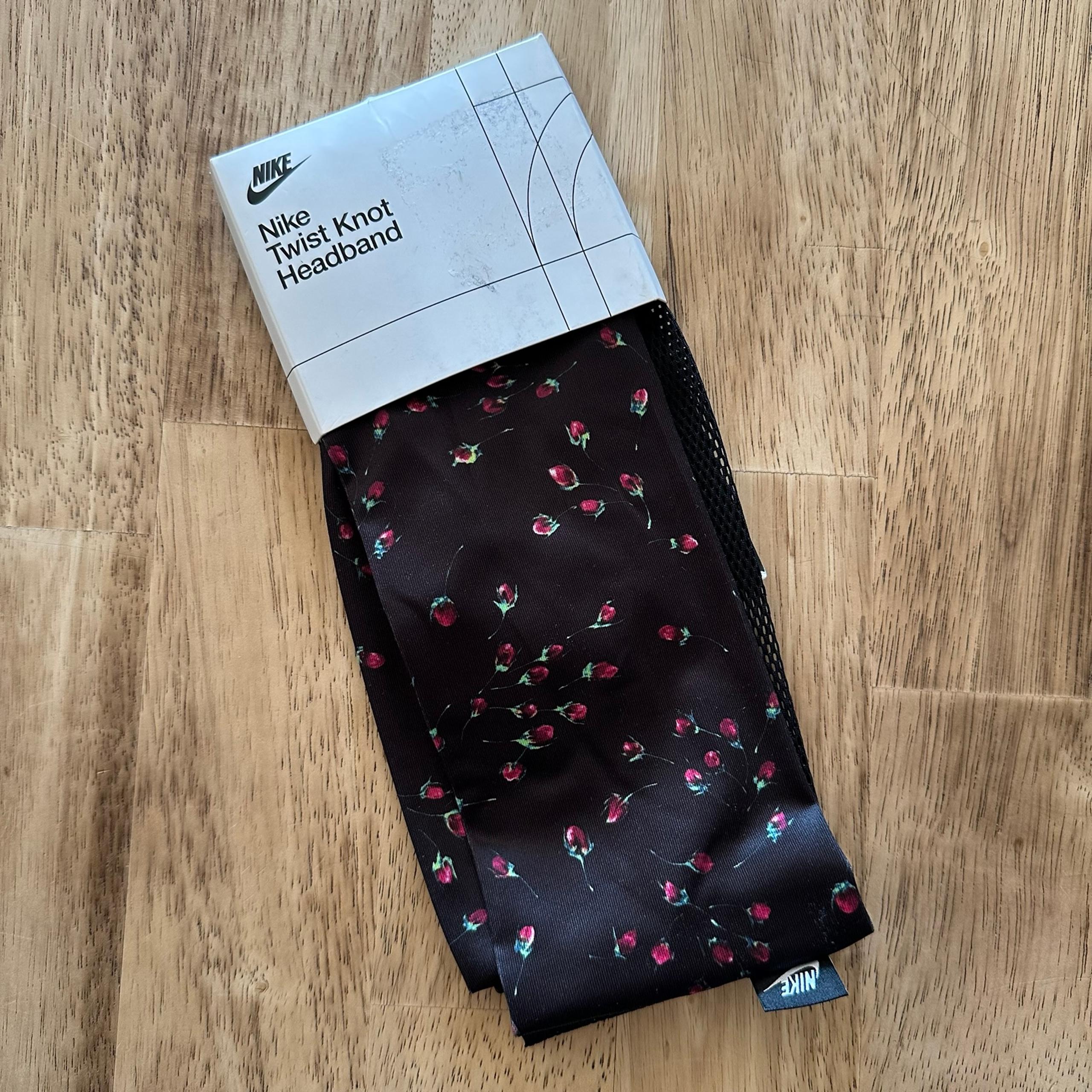 Nike Twist Knot Headband Womens Black Rose Print One Size