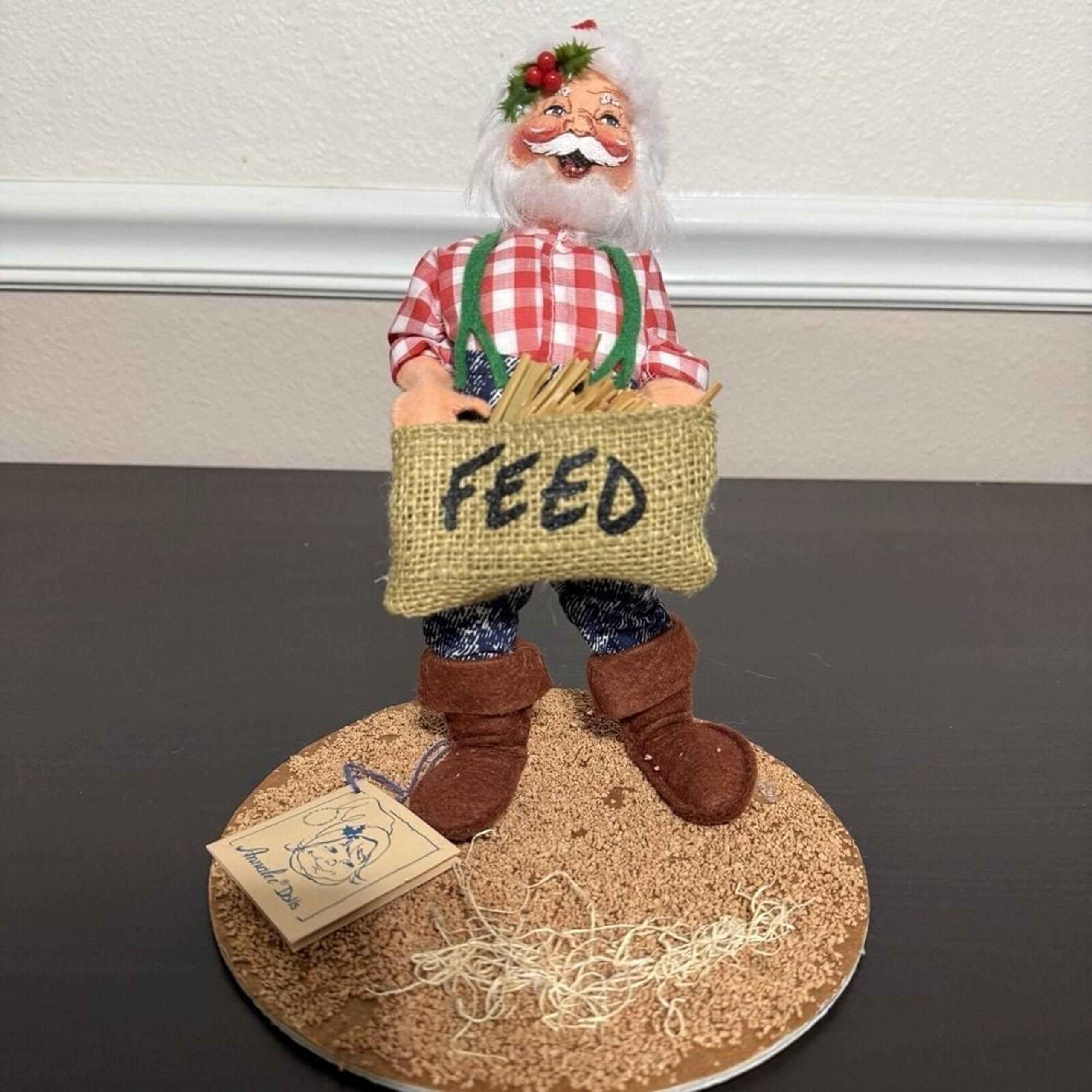 10" Annalee Collectibles Santa Holding Feed Bag W/ Tags Mobilitee Holly Jolly