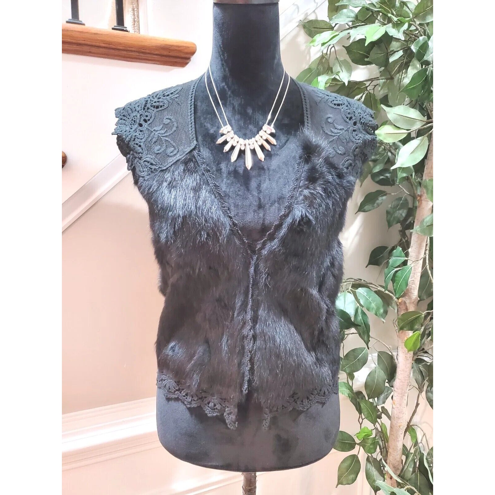 VTG Jazzy Star's Women's Black Polyester Sleeveless V-Neck Fur Jacket Vest L