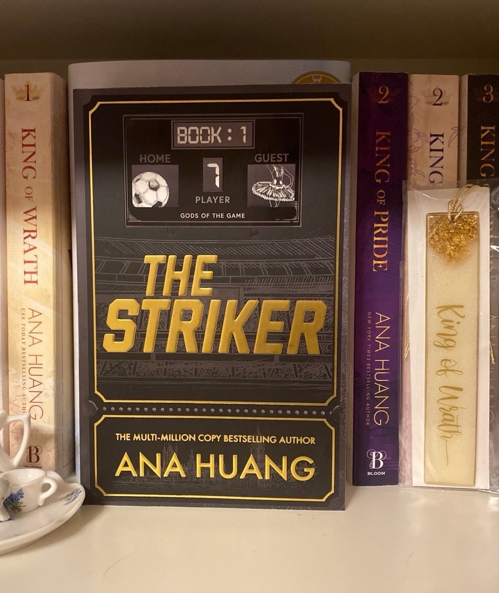 Piatkus UK Online Exclusive Edition The Striker