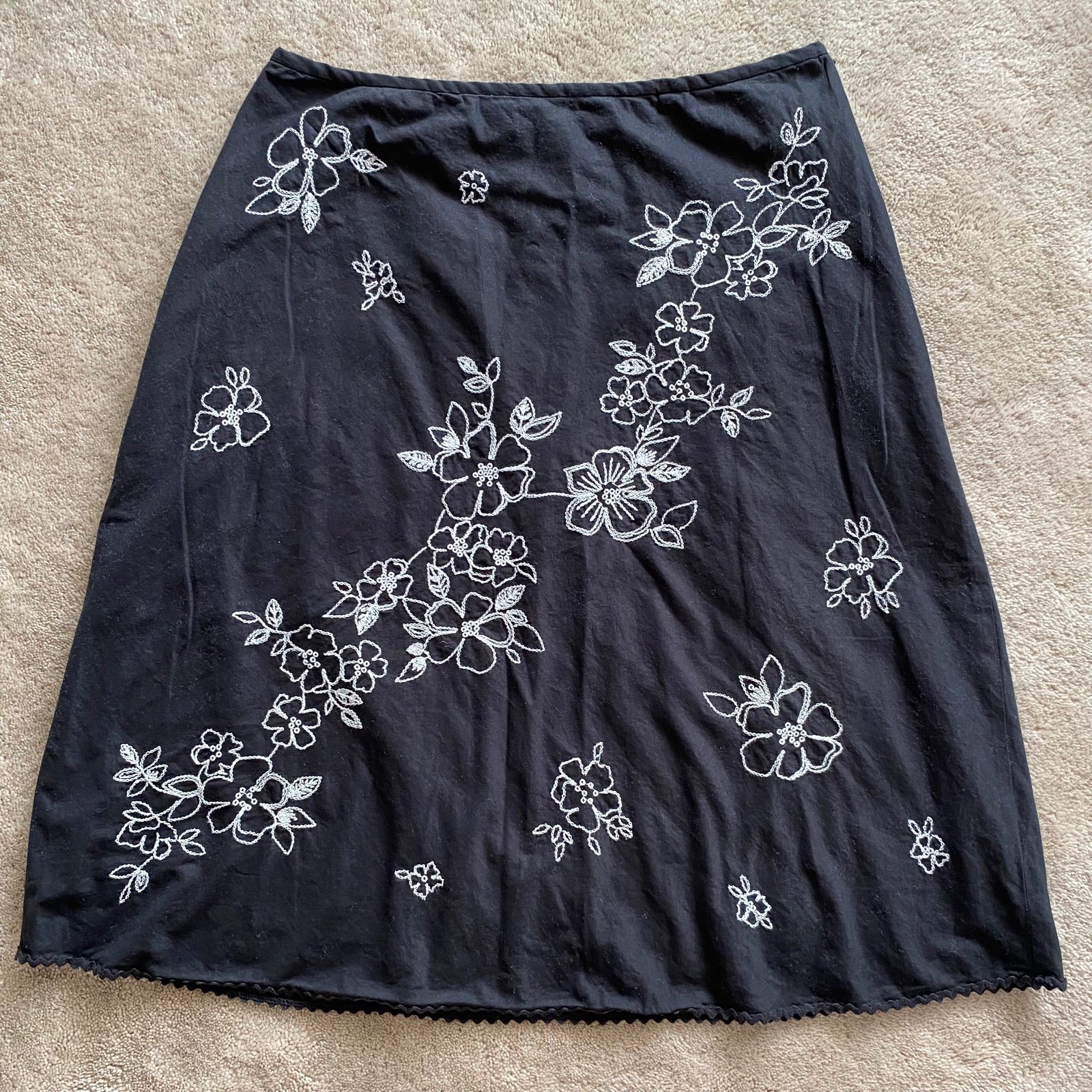 Jones New York Sport Black and White Floral Embroidered Floral Skirt