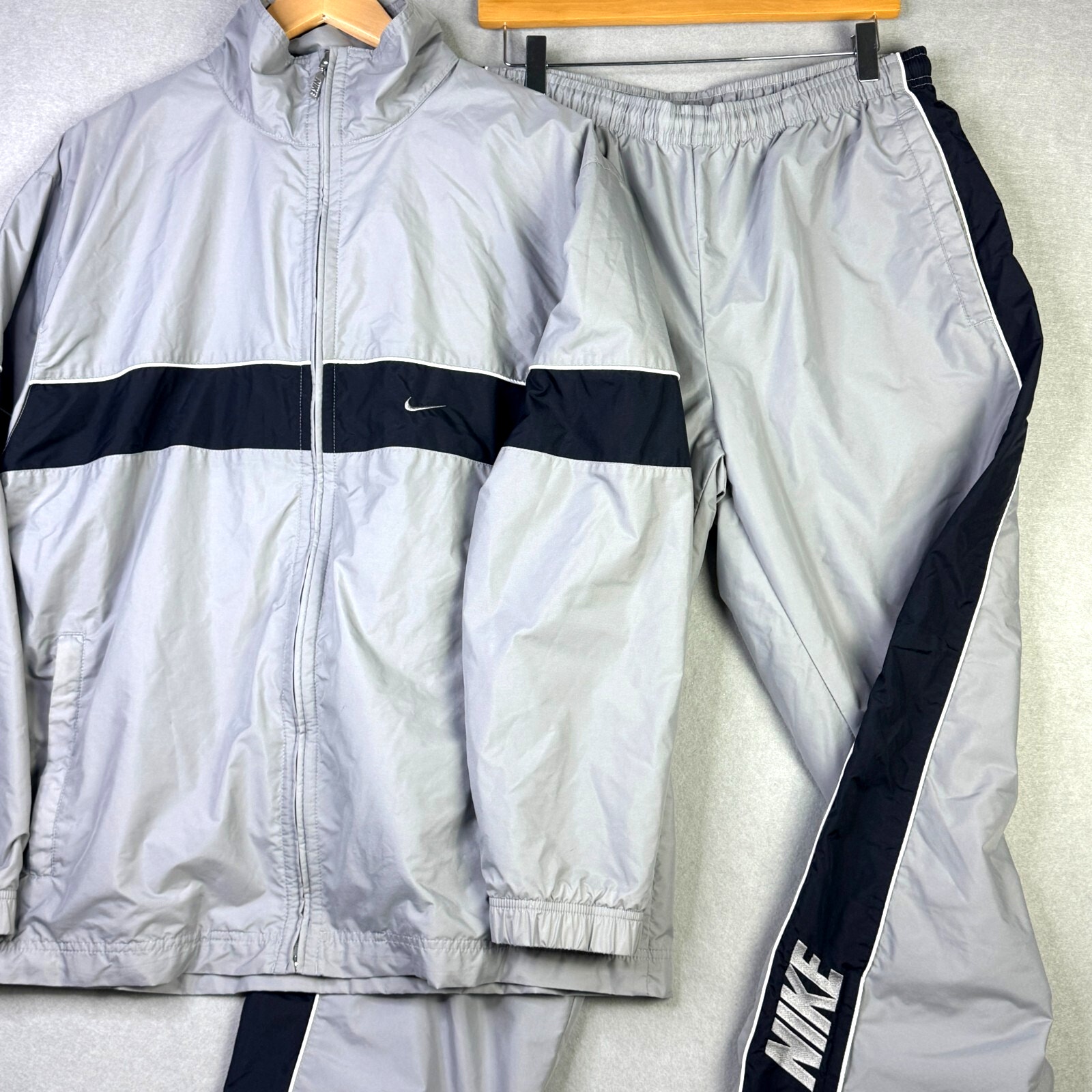 Vtg Nike Y2K Black & Gray Windbreaker Tracksuit NWOT Pants Jacket Silver Tag L