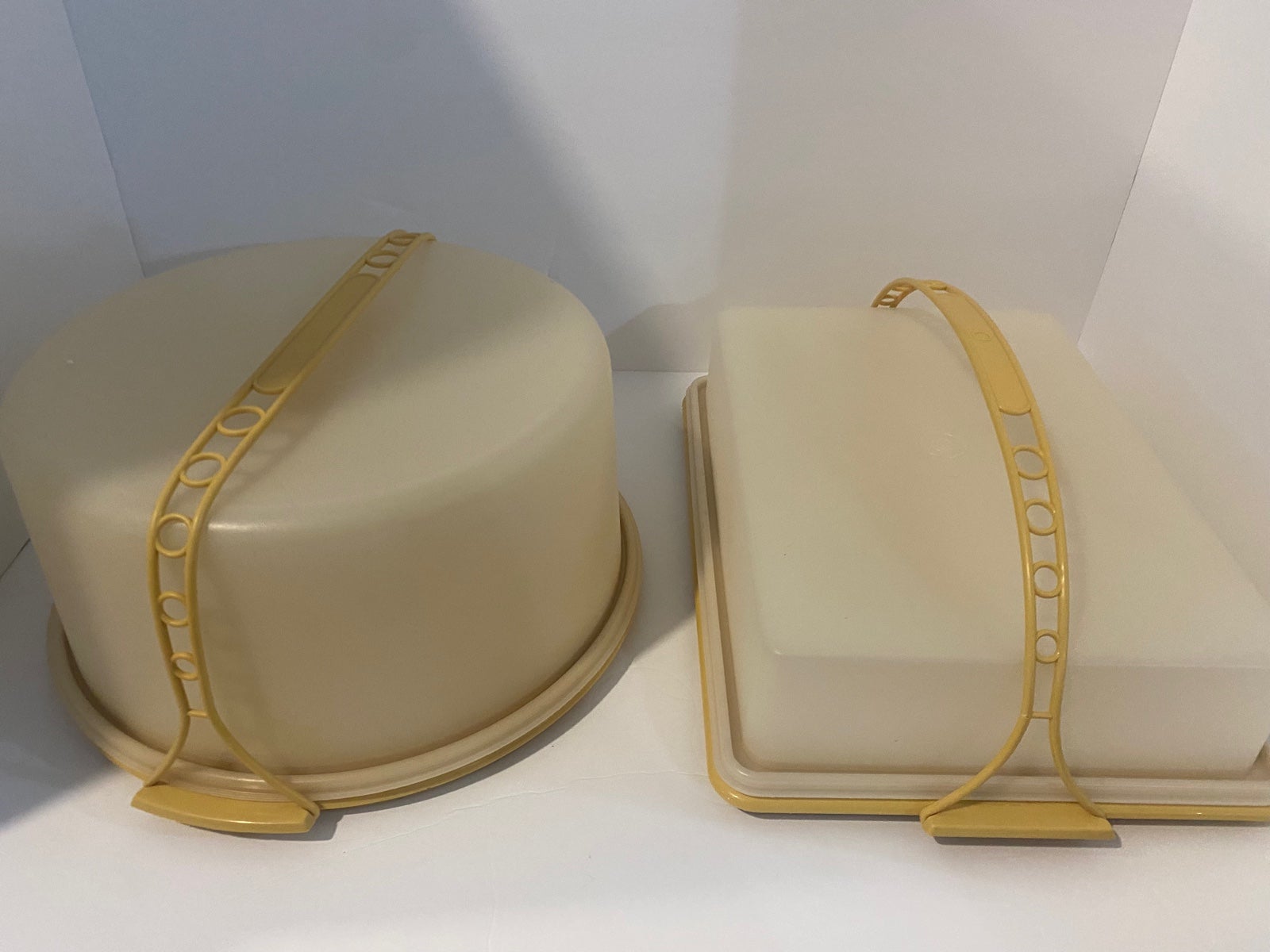 Vintage Tupperware Cake Takers set of 3