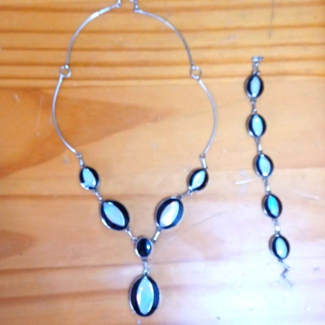 Mother Of Pearl & Onyx Double Sided Rare Vintage Necklace & Bracelet Set