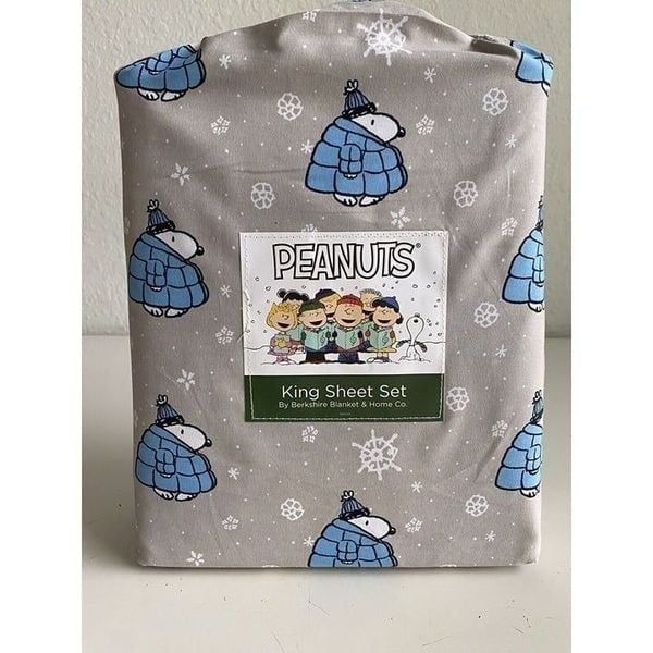 Peanuts Snoopy Puffy Coat KING SIZE Sheet Set Christmas Puffer Jacket Gray Blue