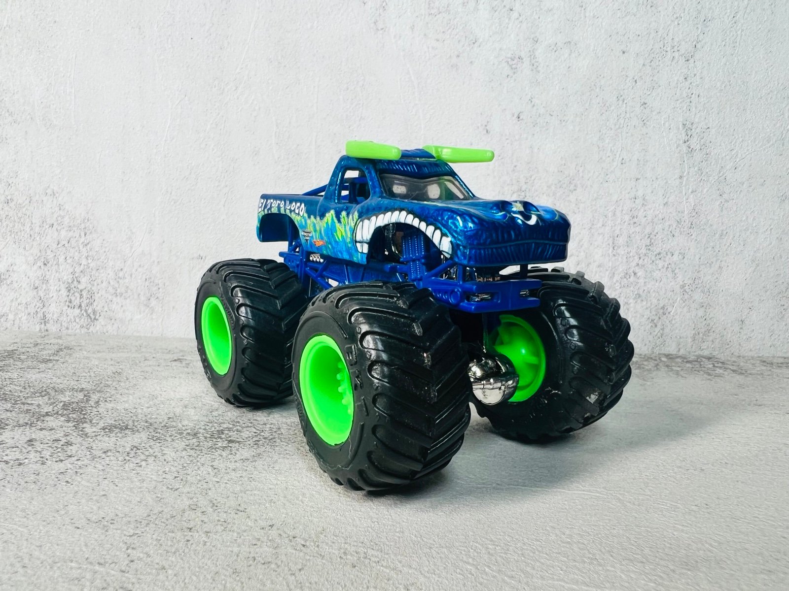 Monster Jam Truck 1/64 Diecast Hot Wheels Exclusive El Toro Loco Blue Rare 1/64