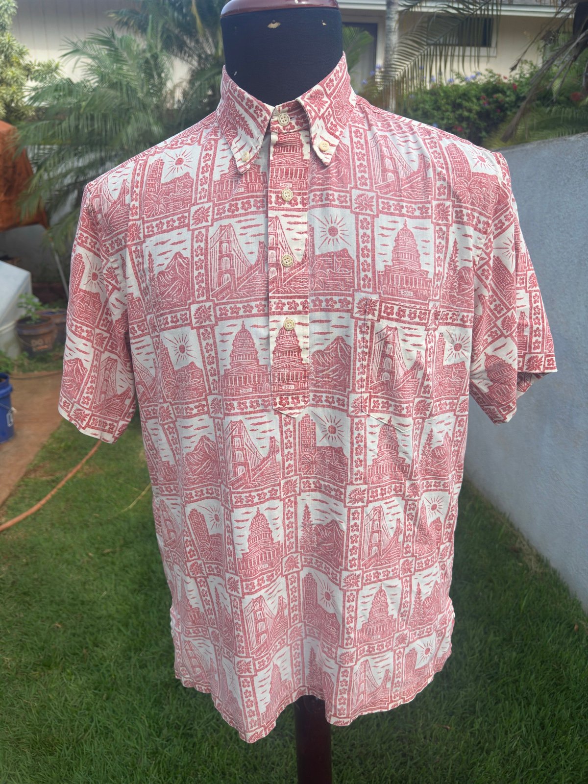PreOwned Reyn Spooner Red Hawaiian Print 3/4 Button Men's Medium