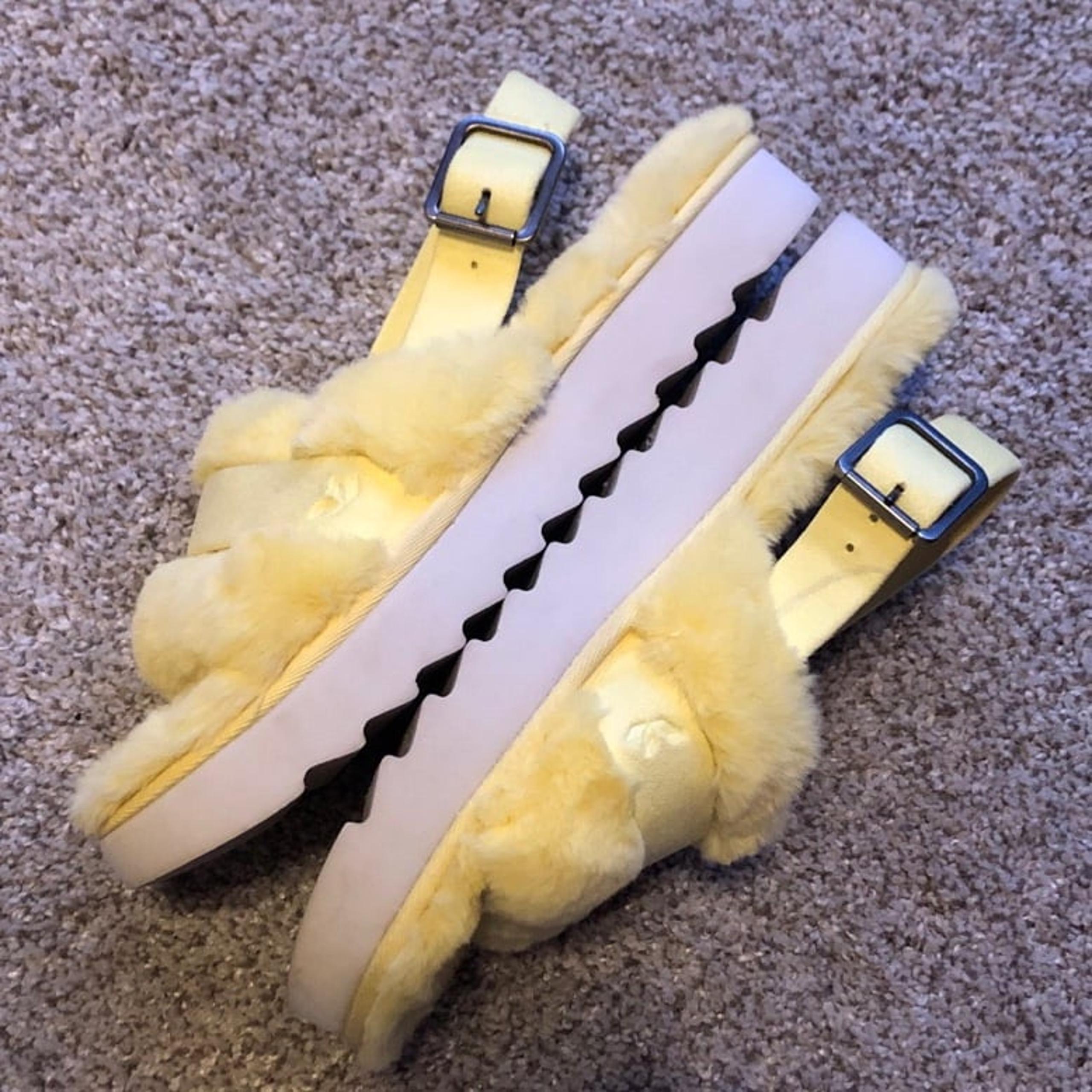 koolaburra ugg fuzz out yellow buckle strap slipper size 7 eu 37.5