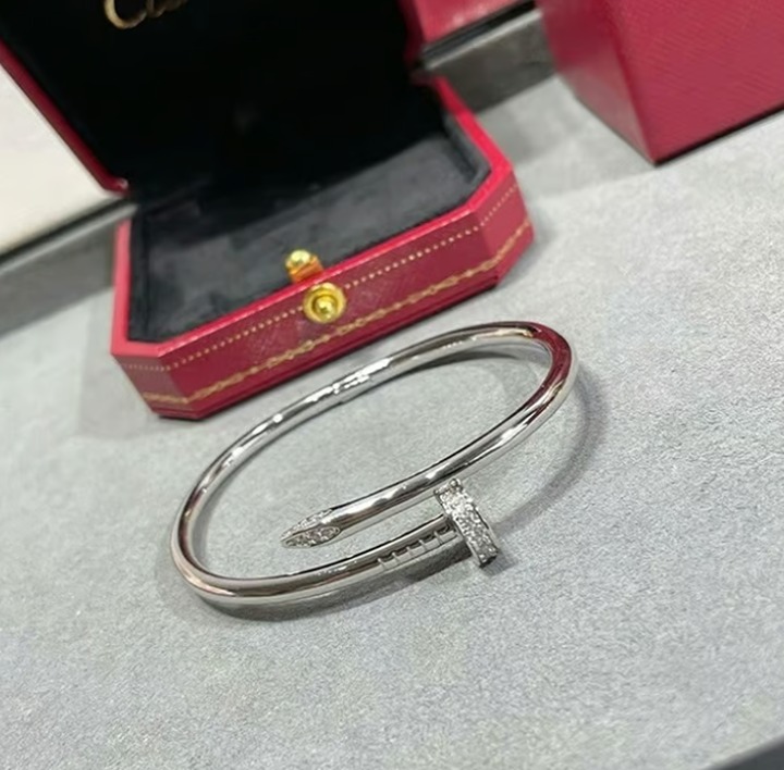 LOVE Series Medium Bracelet 18K Gold
