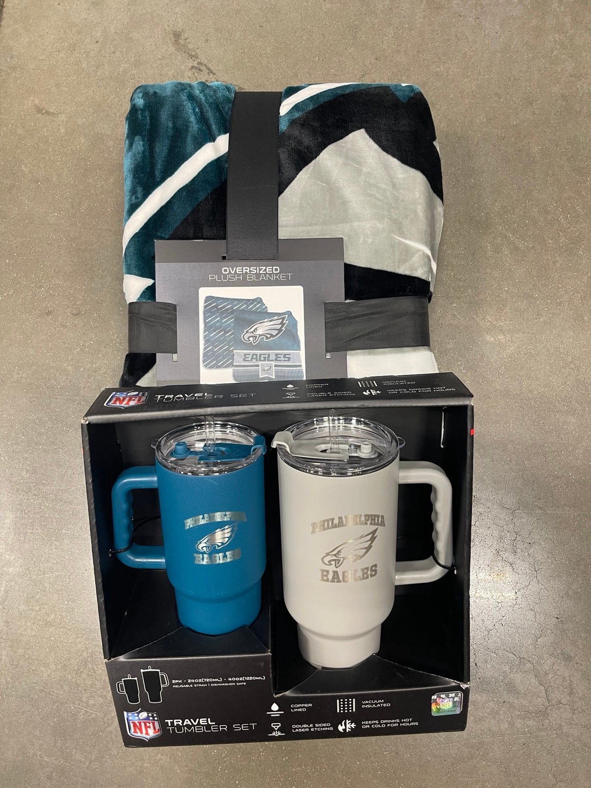 Brand New NFL Philadelphia Eagles Plush Blanket &Eagles Travel Tumbler Set