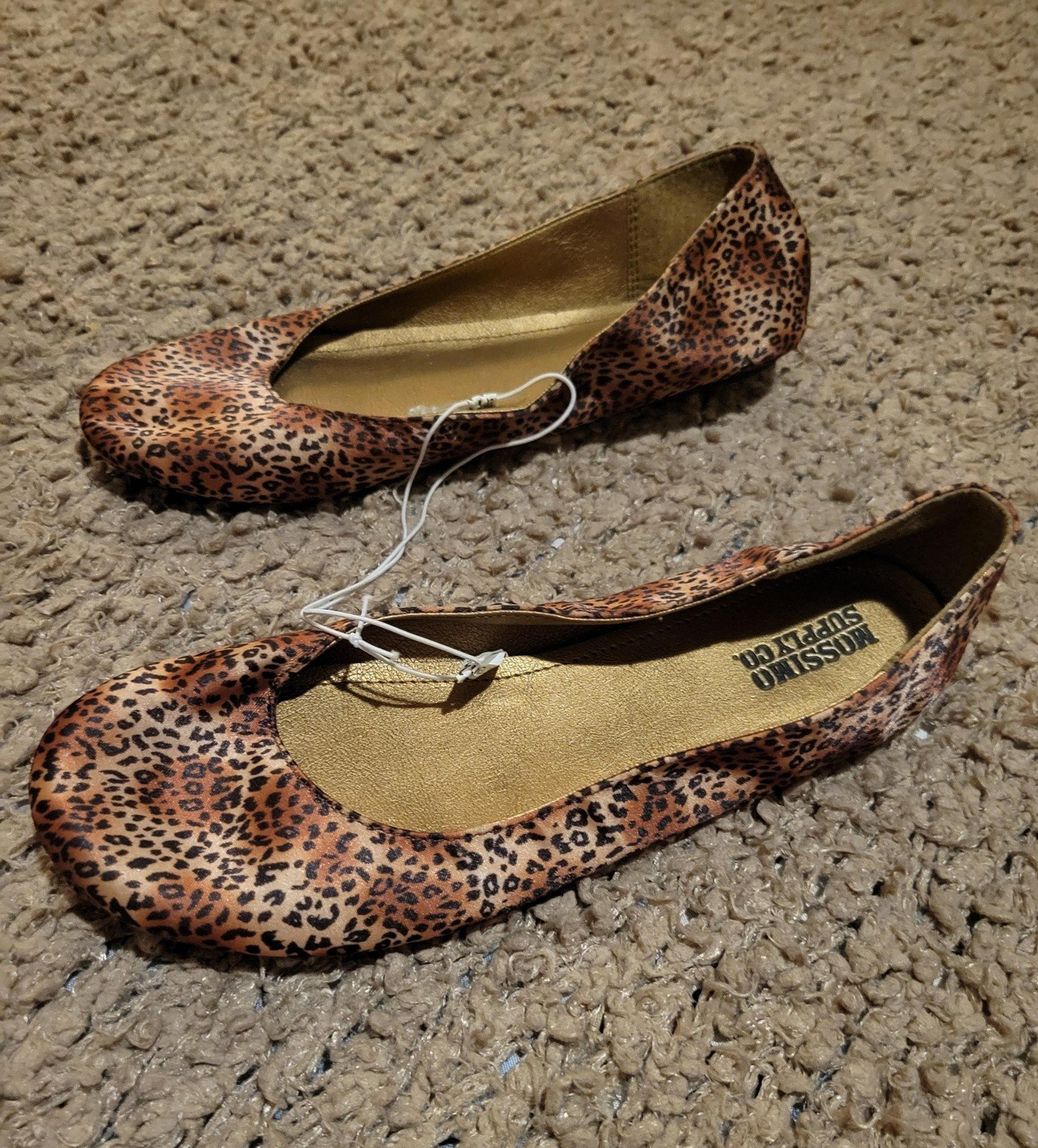 NWT WOMENS MOSSIMO SUPPLY CO LEOPARD PRINT FLAT BALLET SHOES SIZE 6