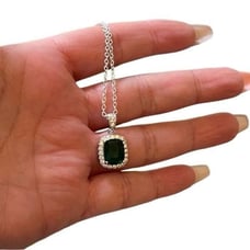 The Emerald Stunner Pendant Necklace in 925 silver