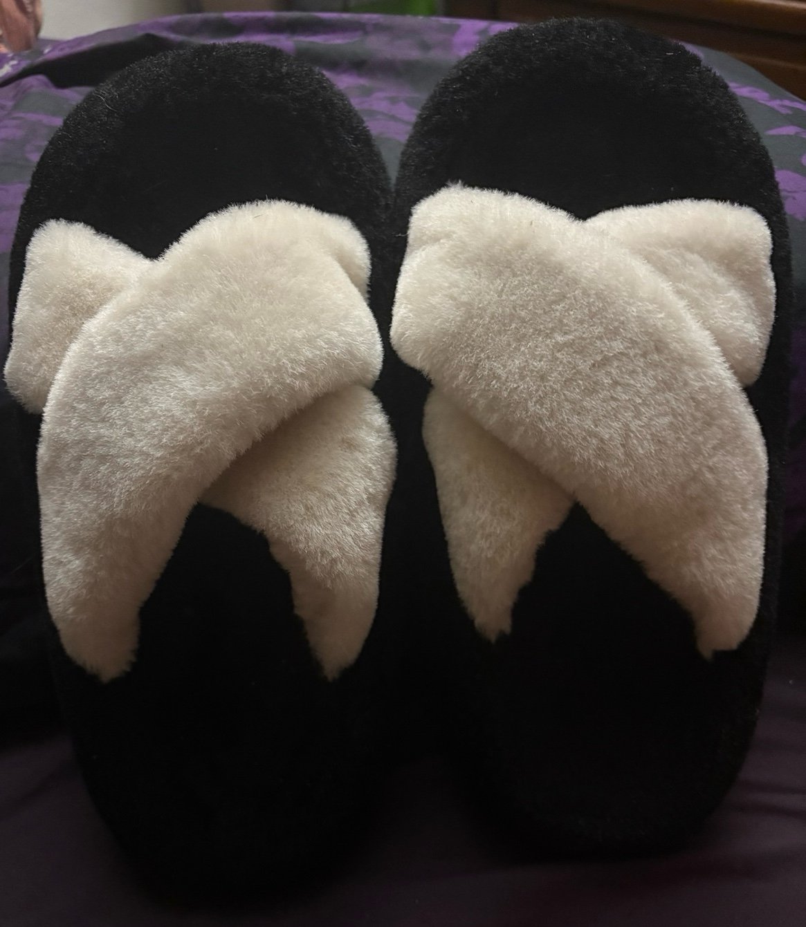 Posee Women's Fuzzy Cross Band Slippers