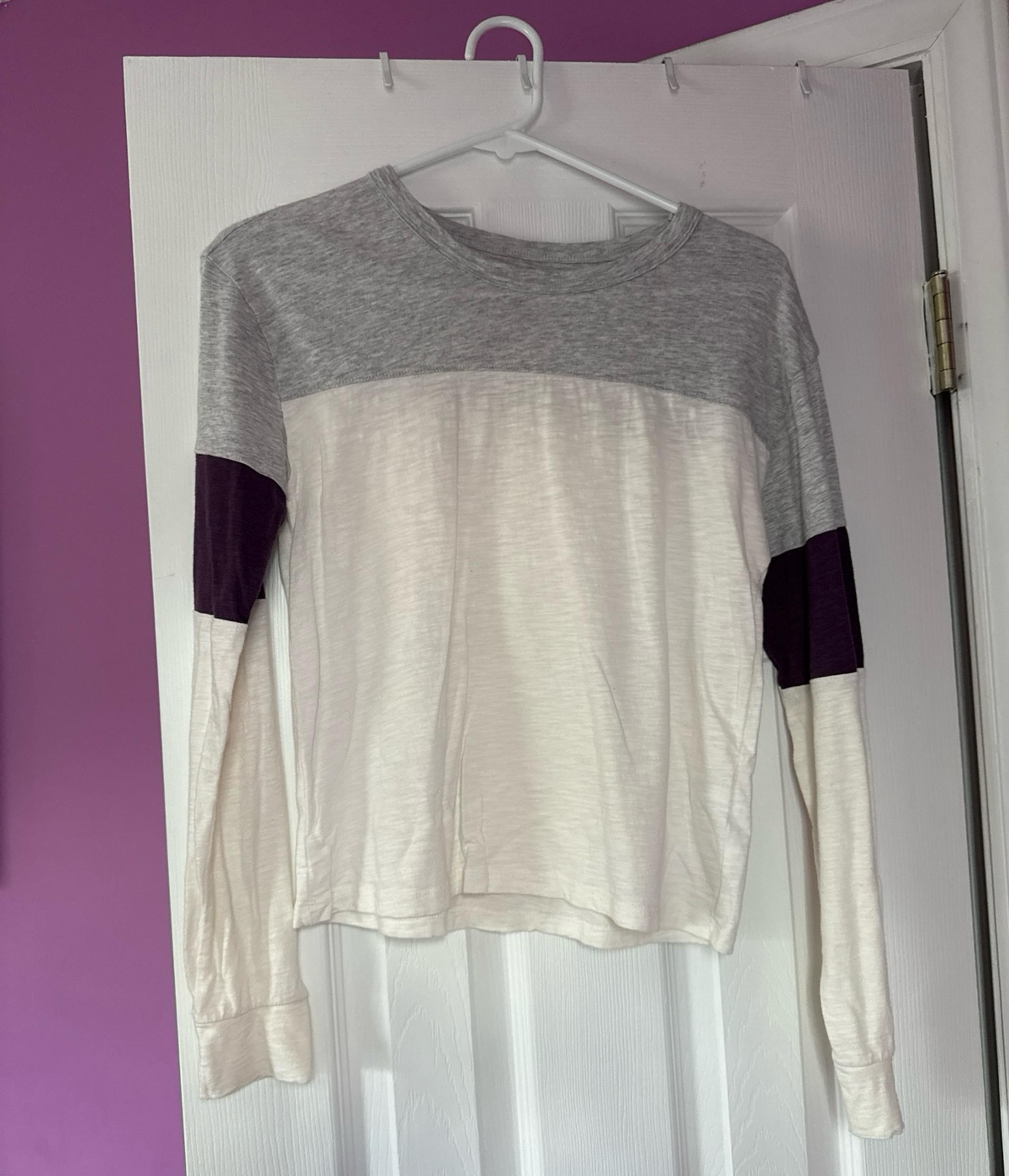 Abercrombie and fitch women’s long sleeve tee shirt size XS