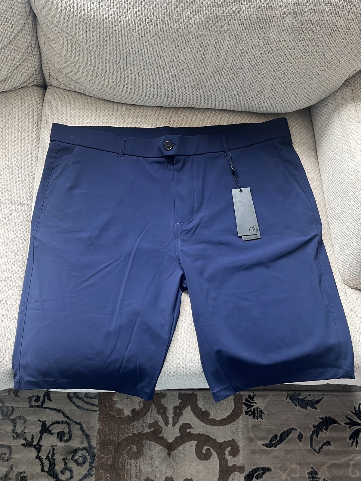 Men’s golf shorts