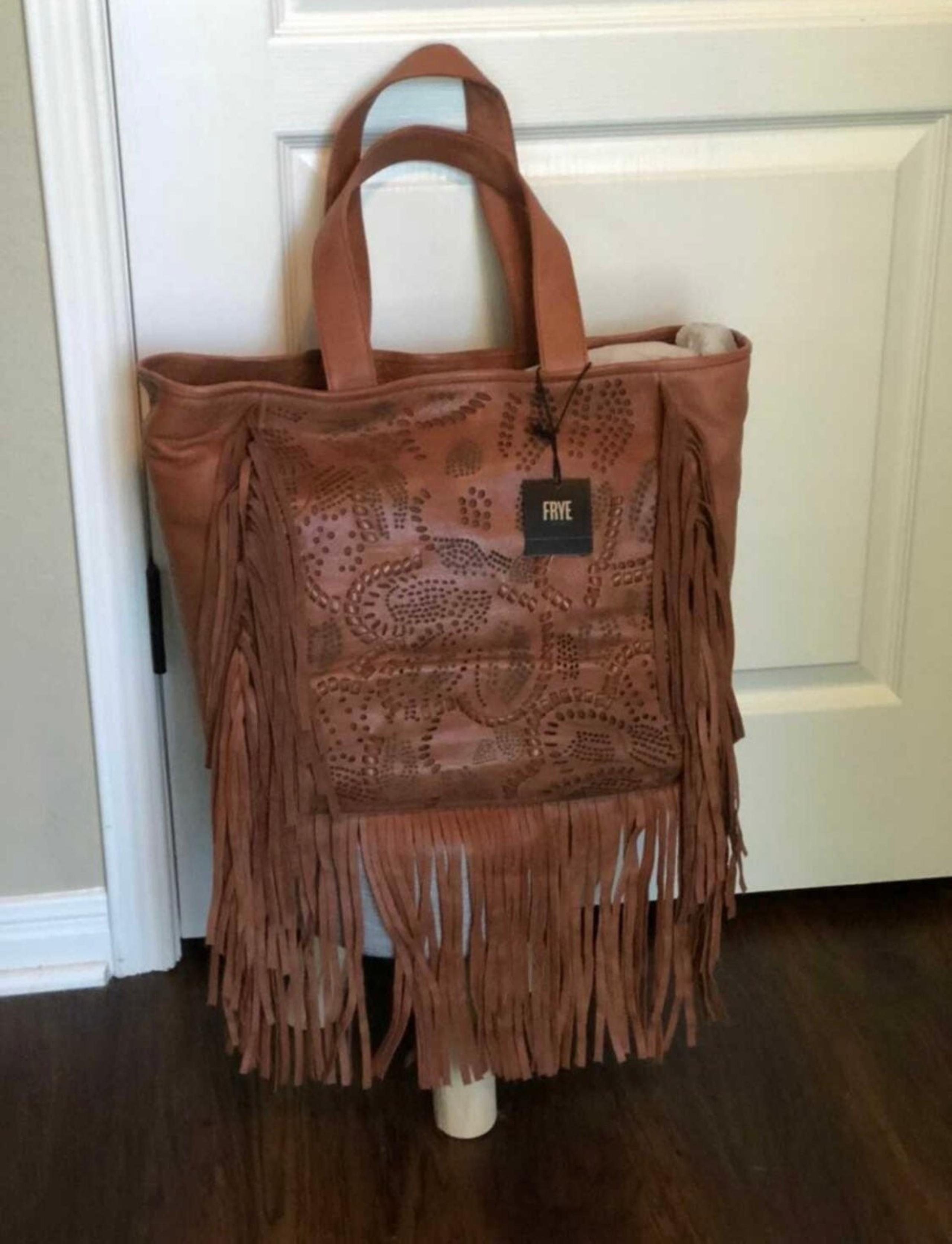 NWT Womens Beautiful Brown Leather FRYE Tote/purse with fringe