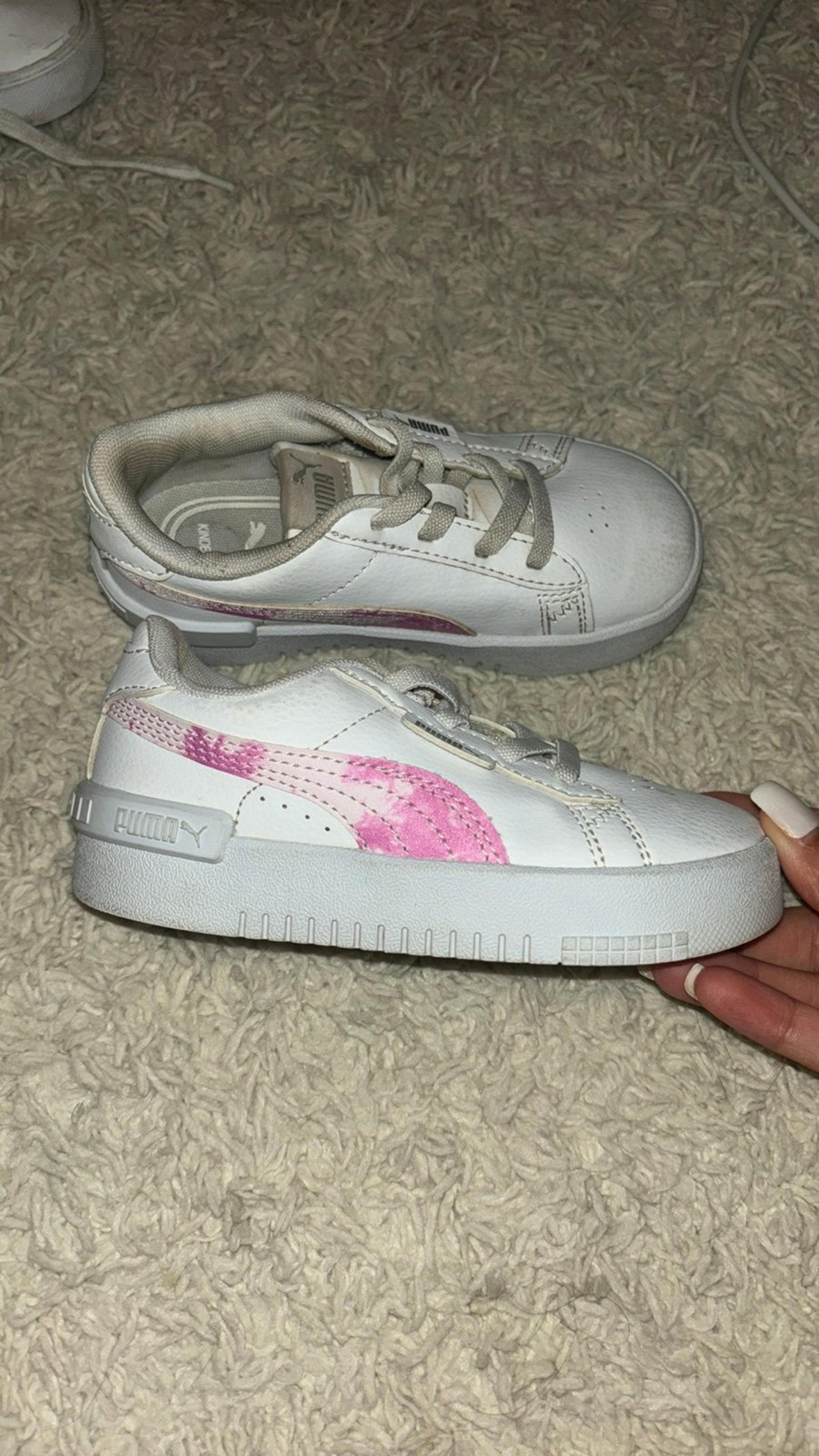 Puma girls shoes used twice in great condition size 9