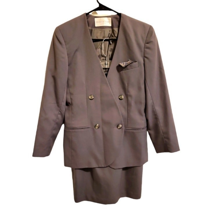 Women's 2pcs Suit Set by Michelle Stewart (size 6)